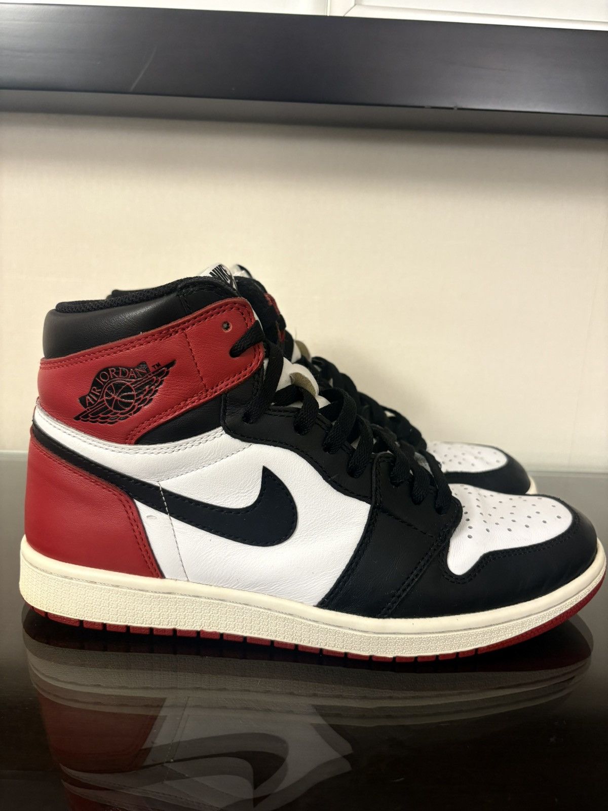 Jordan Brand Jordan 1 Retro High OG Black Toe 2016 Sz 10 Nike Air Size US 10 / EU 43 - 6 Thumbnail