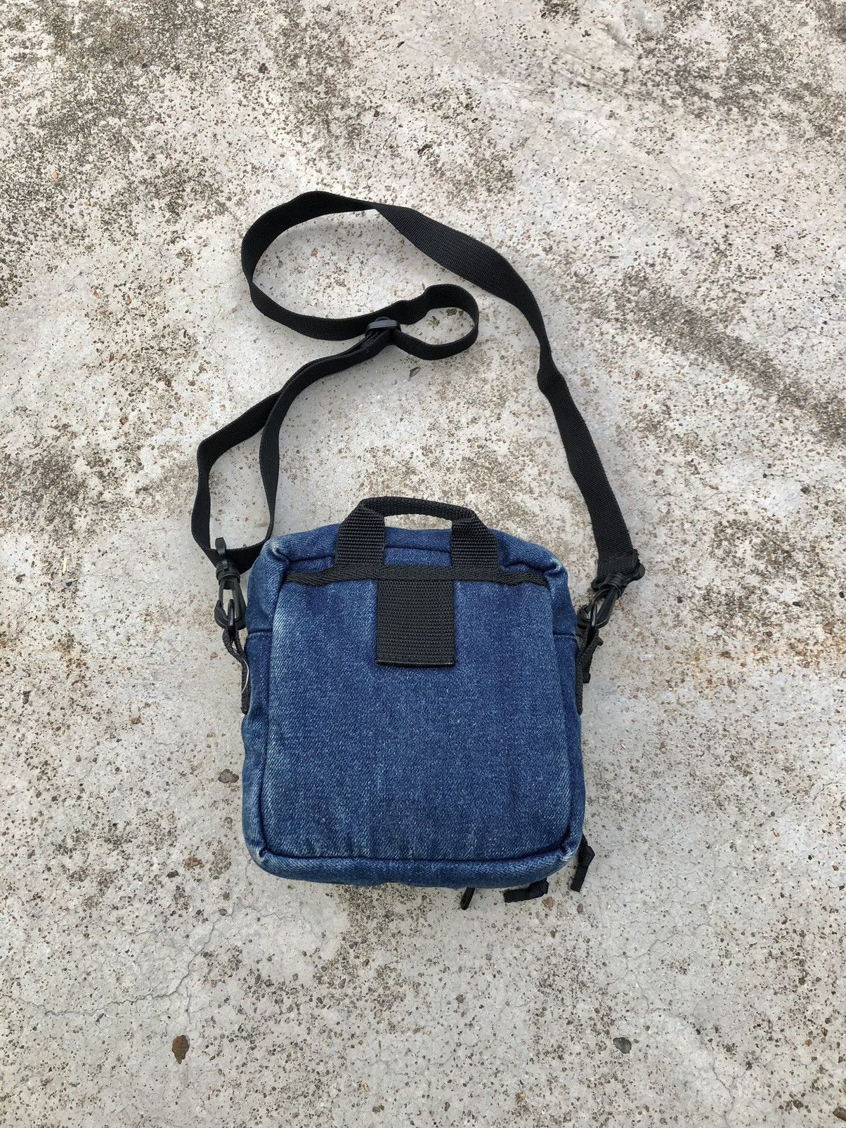 HOLLYWOOD RANCH MARKET DENIM SLINGBAG BY CASE LOGIC X HR MARKET Size ONE SIZE - 3 Thumbnail