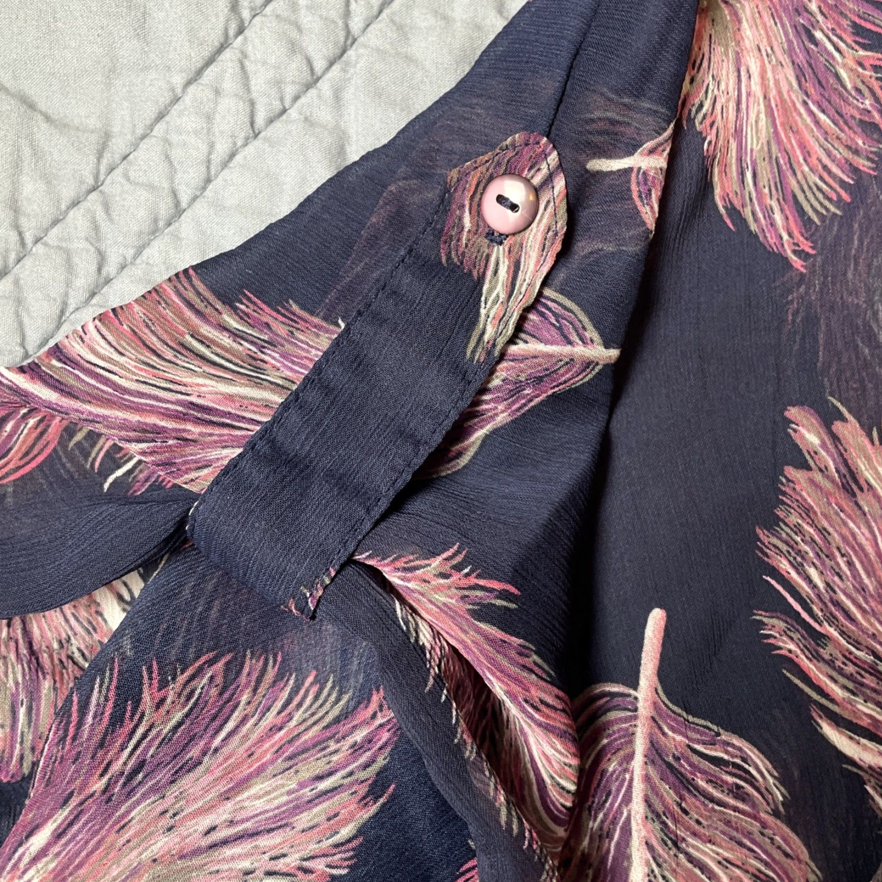 Forever 21 Forever 21 Womens Blouse Size M Multicolor Feathers Chic Edgy Layer Casual Size M / US 6-8 / IT 42-44 - 6 Thumbnail