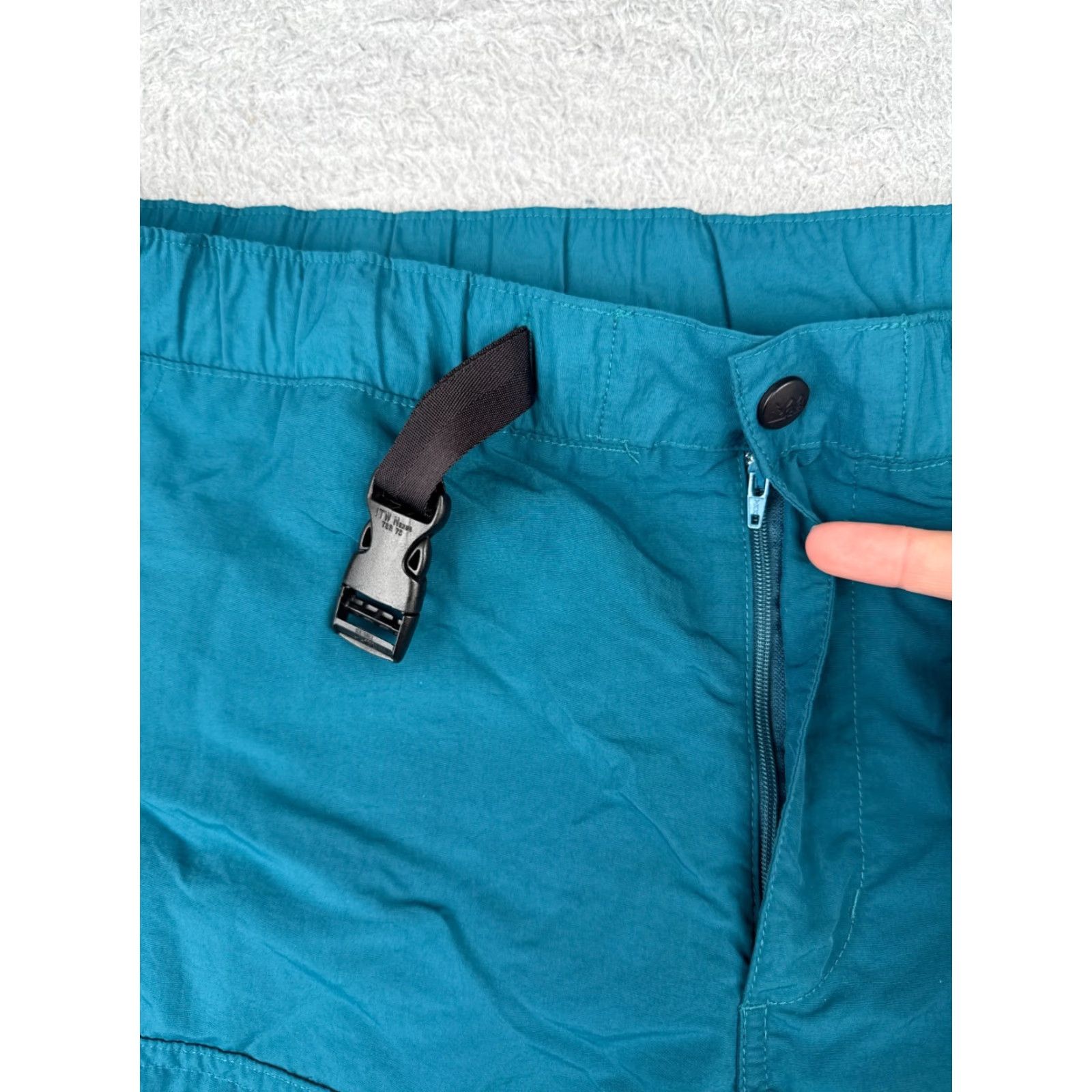 Vintage REI Men Shorts Cargo Belted 40x7 Blue Nylon Cotton 100% Hiking Camping Casual Travel Regular Inseam 7 in Pockets Logo Size US 33 - 6 Thumbnail