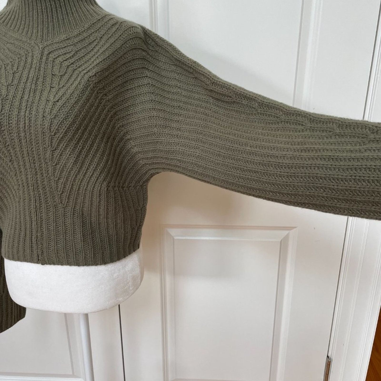 Theory Sculpted Wool-Cashmere Sweater from Theory Size M / US 6-8 / IT 42-44 - 9 Thumbnail