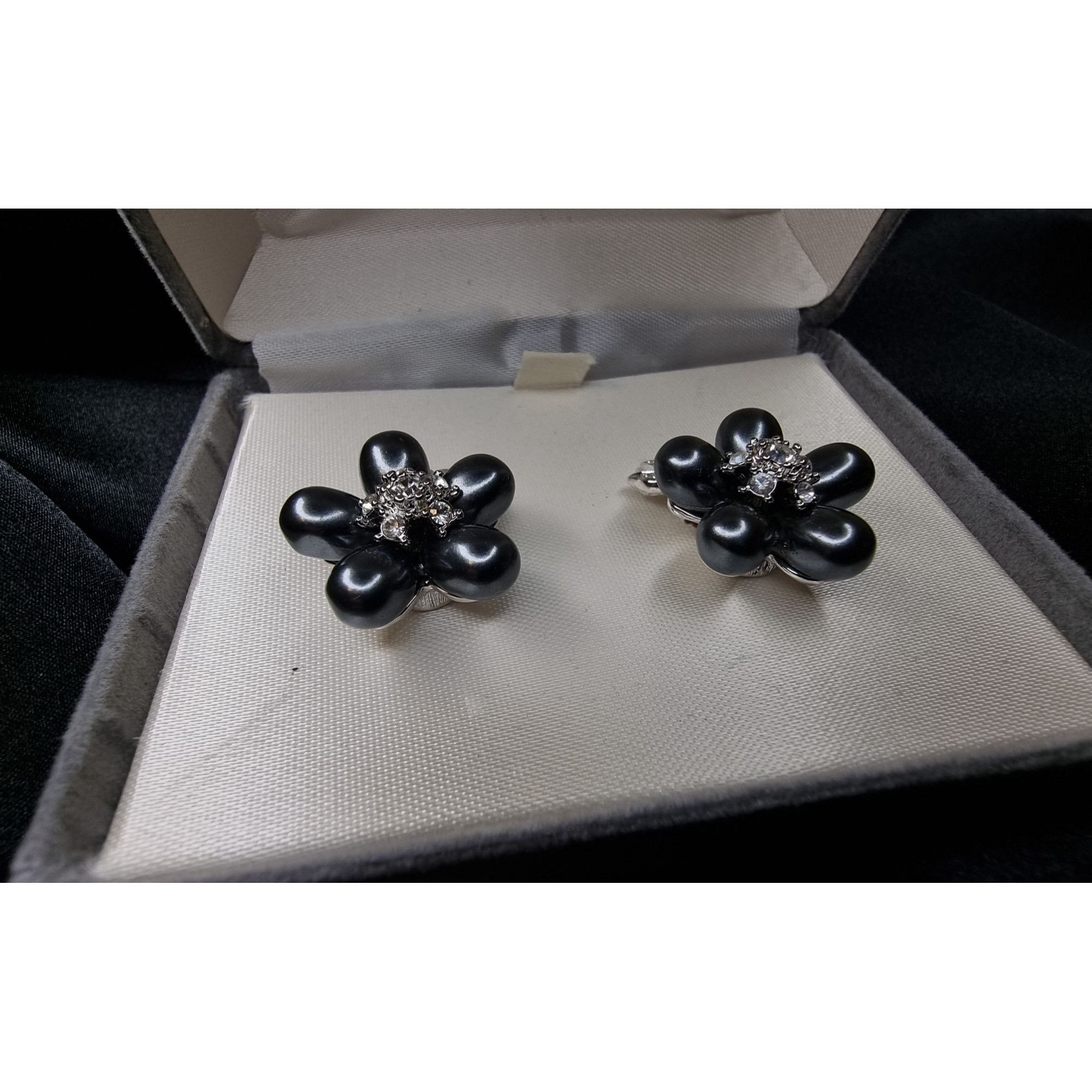 Other Vintage Nolan Miller Flower Clip-On Earrings W/ Rhinestones Size ONE SIZE - 5 Thumbnail
