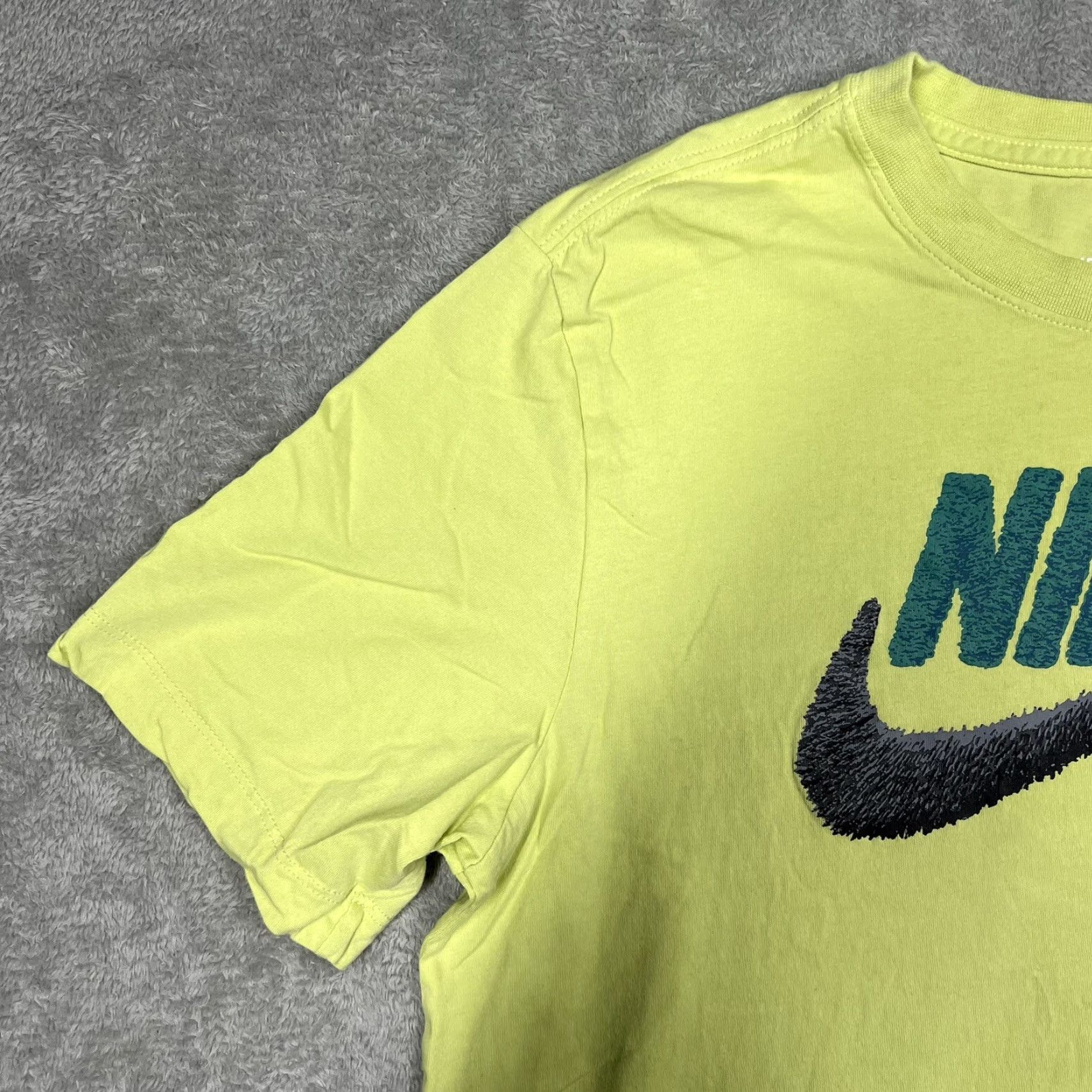 Nike Nike Men’s T-Shirt FUTURA LOGO Lime Green AR4993-367 Shirt M Adults Mens Short Sleeve Crew Neck 100% Cotton Graphic Tee Size US M / EU 48-50 / 2 - 3 Thumbnail
