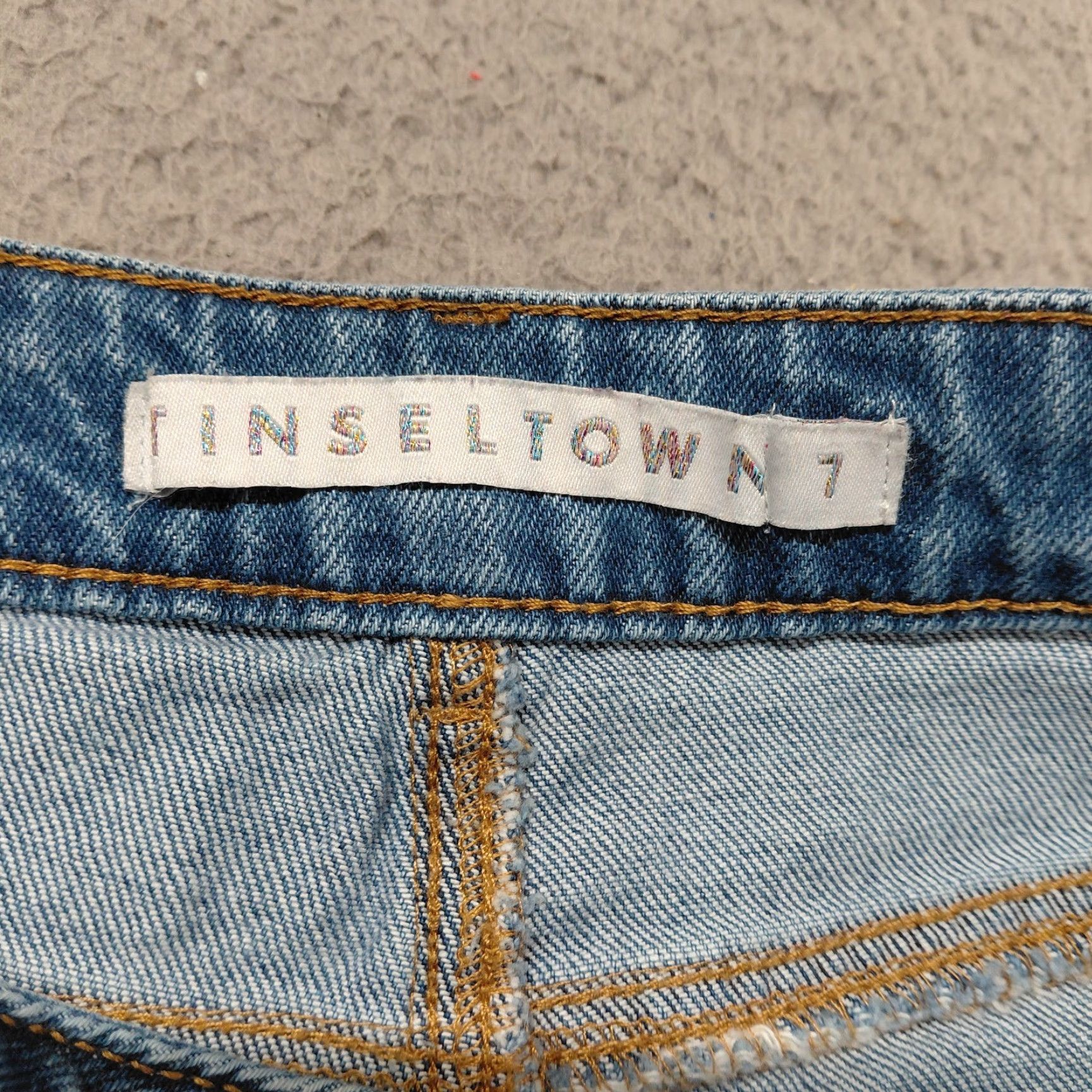 Vintage Tinseltown Jeans Women’s Size 7 Blue Hi-Rise The Mom Med Wash Denim Distressed Raw Hem Regular Fit Womens Size 28" / US 6 / IT 42 - 7 Thumbnail