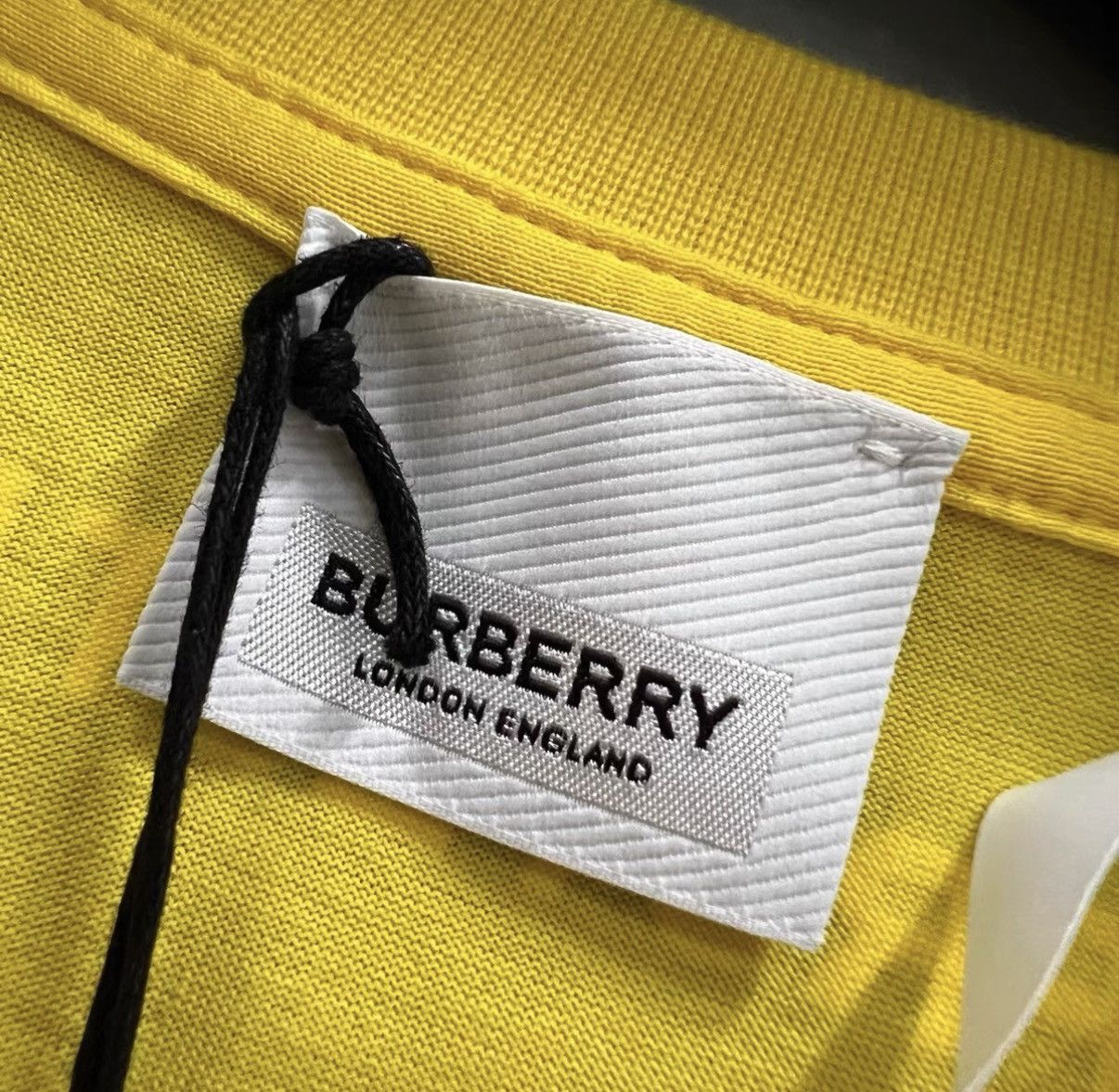 Burberry Burberry Yellow Letter Printed Short-Sleeve T-shirt J41 Size US XS / EU 42 / 0 - 4 Thumbnail