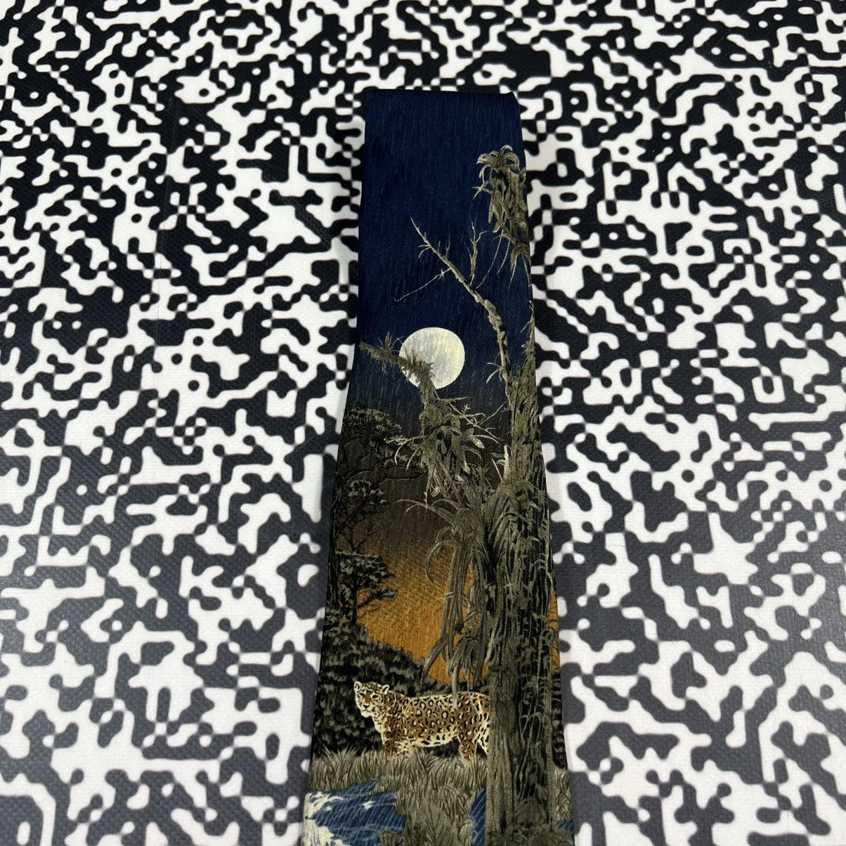 Vintage Vintage 1998 Endangered Species Rod Frederick Tropic Art Tie Size ONE SIZE - 3 Thumbnail