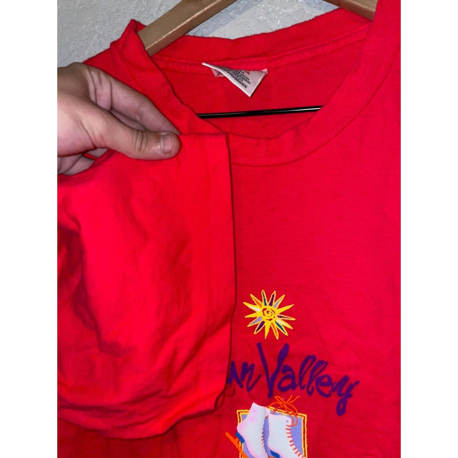 Vintage Vintage Sun Valley Shirt Ice Skating Shoes Red Tee 90s VTG L Size US L / EU 52-54 / 3 - 5 Thumbnail
