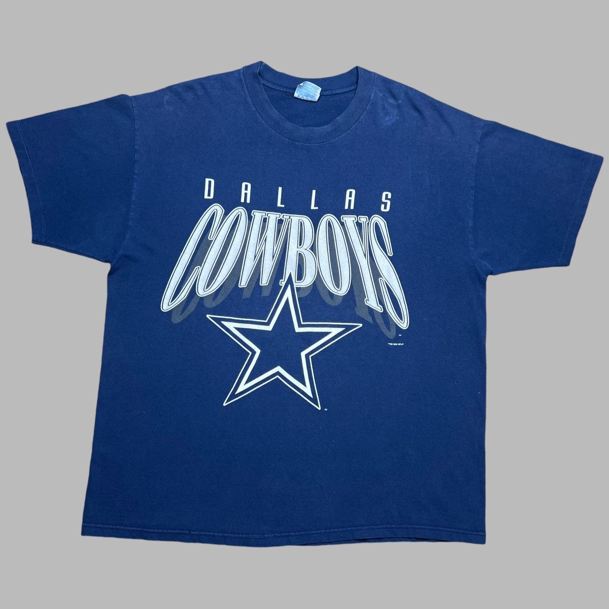 NFL × Vintage Vintage 1996 NFL Dallas Cowboys Spell Out 3D Graphic T-Shirt Size US XL / EU 56 / 4 - 1 Thumbnail