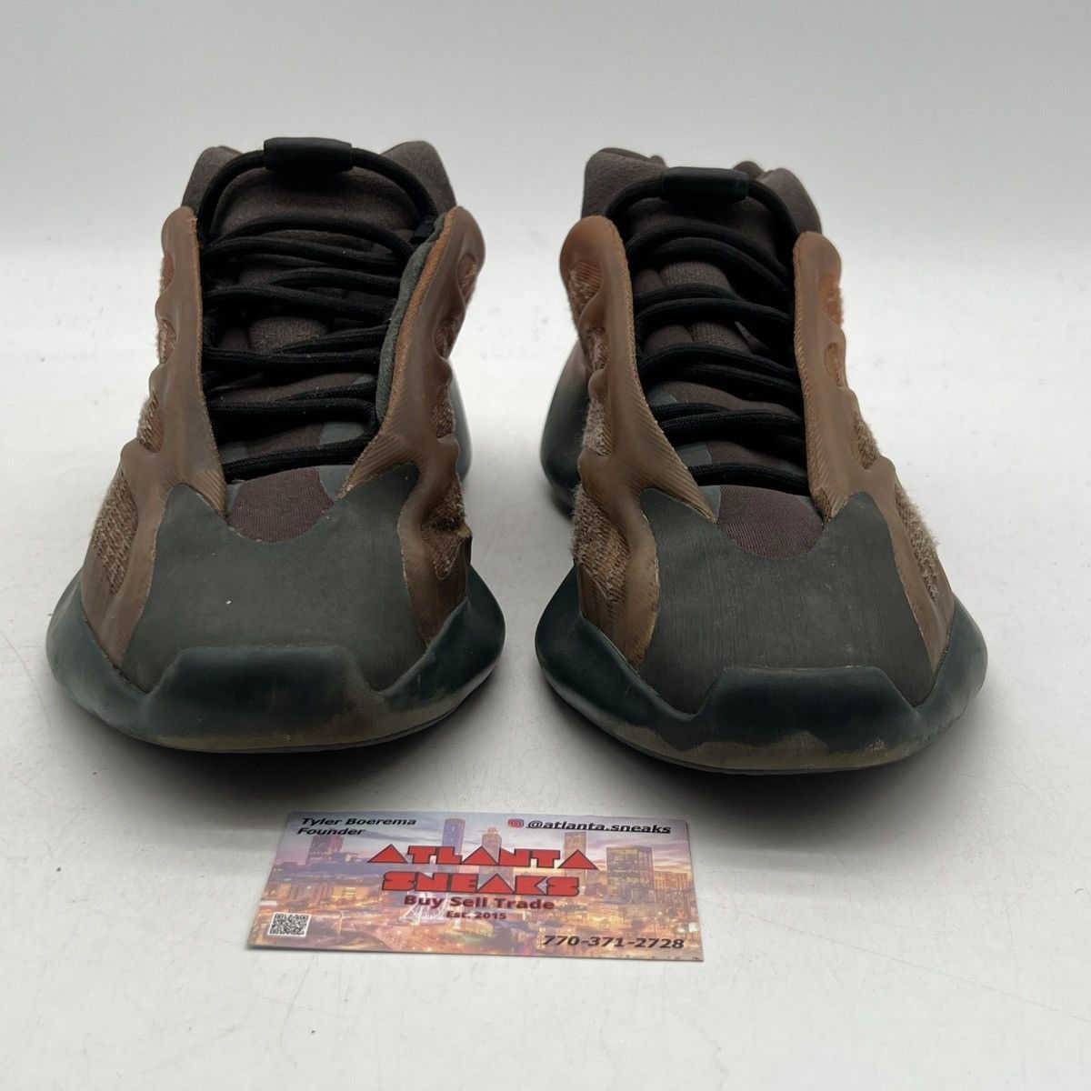 Adidas Yeezy 700 v3 copper fade Size US 9.5 / EU 42-43 - 2 Thumbnail