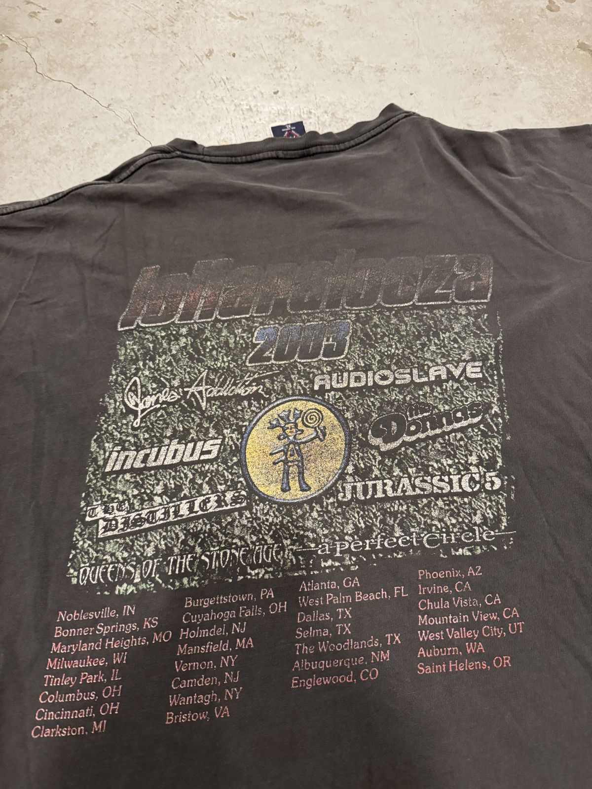 Band Tees *RARE* SUPER FADED LOLLAPALOOZA 2003 Y2K VTG TEE Size US XL / EU 56 / 4 - 3 Thumbnail
