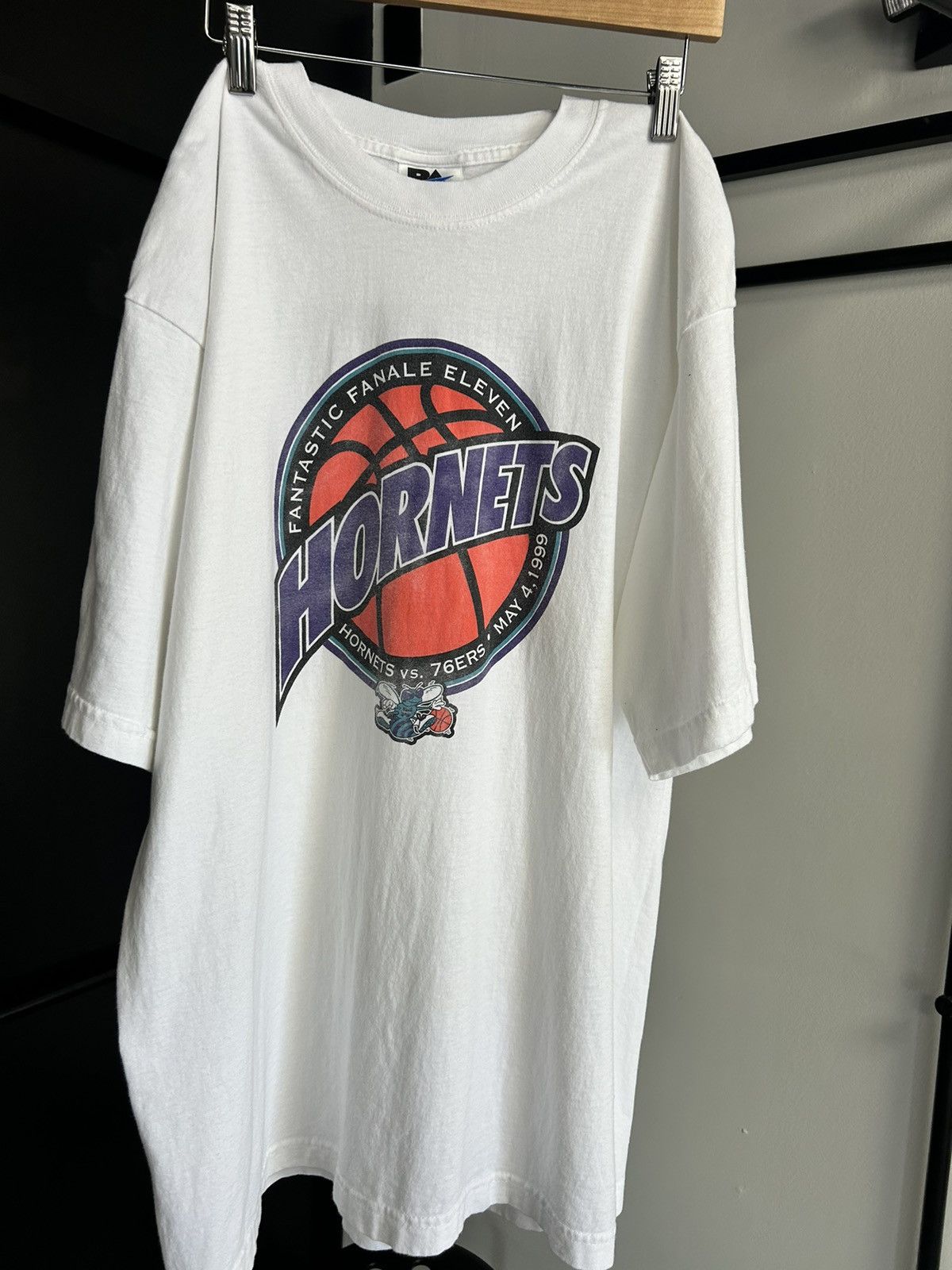 NBA × Vintage Vintage 1999 Hornets vs. 76ers Tee Size US XL / EU 56 / 4 - 1 Thumbnail