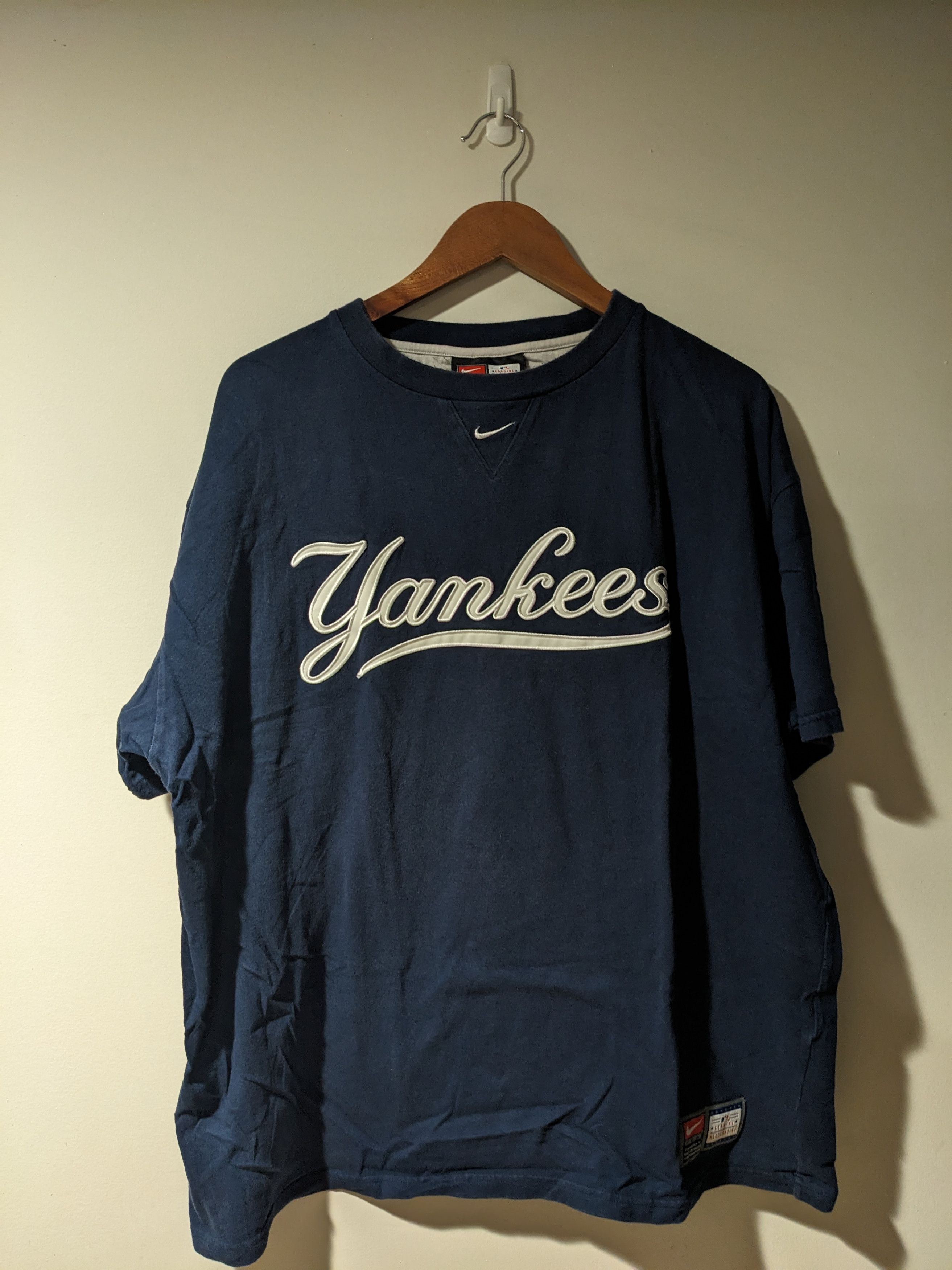 MLB × Nike × Vintage Vintage Y2K New York Yankees Nike Center Swoosh T-Shirt Size US XL / EU 56 / 4 - 1 Thumbnail