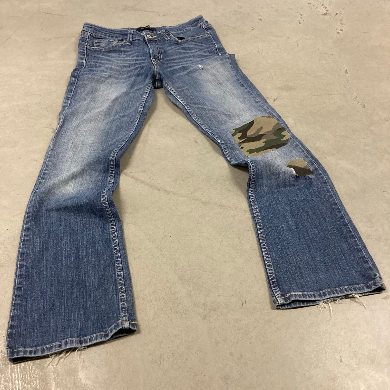 Levi's Low rise Levi’s camo patchwork bootcut jeans 31x30 Size 31" - 1 Thumbnail