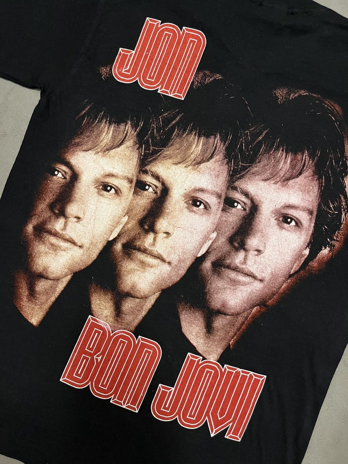 Band Tees × Bon Jovi Very rare 90’s Jon Bon Jovi band screen stars T-shirt Size US M / EU 48-50 / 2 - 3 Thumbnail