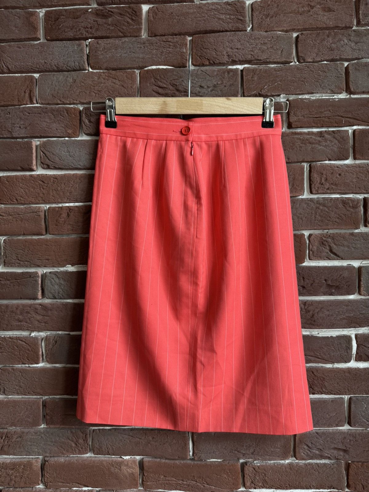 Yves Saint Laurent Yves Saint Laurent 80s Vintage Midi Wool Pencil Skirt Size 28" / US 6 / IT 42 - 1 Thumbnail
