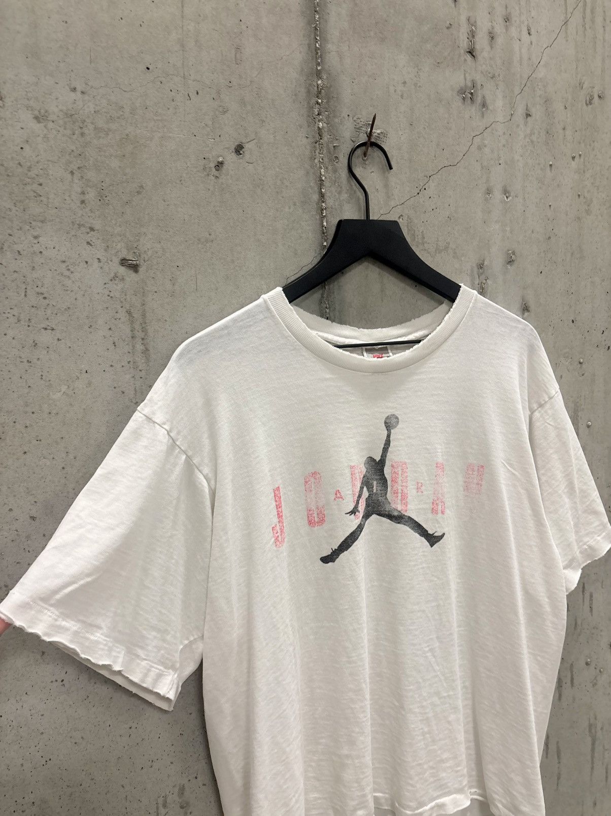 Vintage Vintage Jordan Air Nike Shirt Fade Thrashed Grunge Boxy Band Size US L / EU 52-54 / 3 - 5 Thumbnail