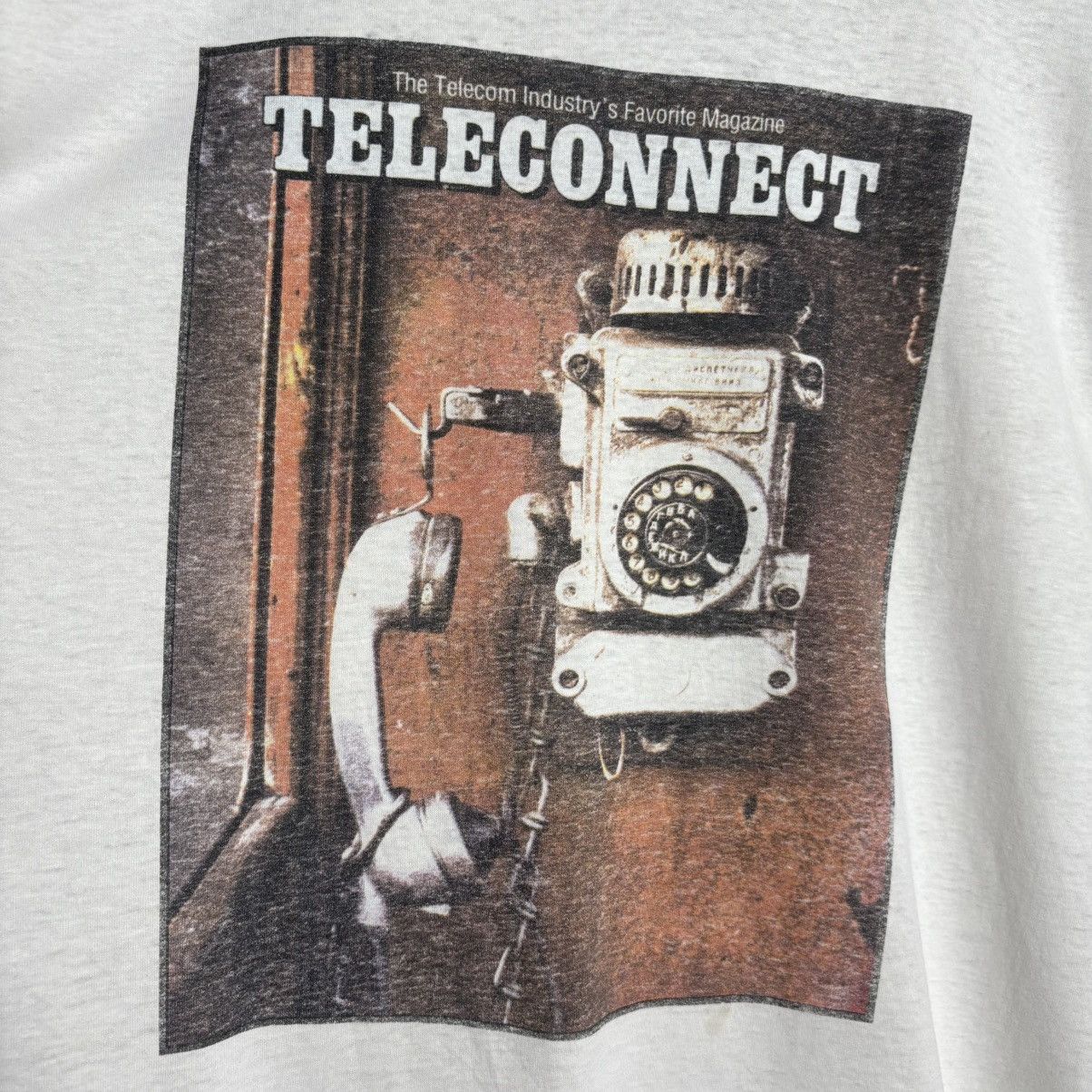 Vintage Vintage 90s The Telecom Magazine T-Shirt / Graphic Tee Size US XL / EU 56 / 4 - 2 Thumbnail