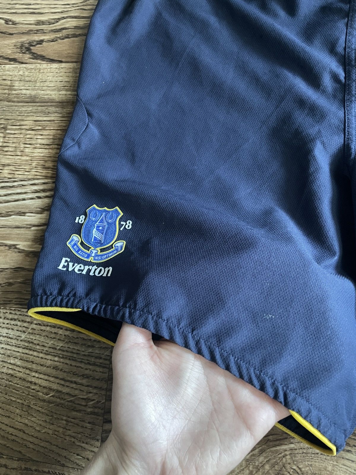 Umbro × Vintage EVERTON FC VINTAGE UMBRO FC FOOTBALL SOCCER SHORTS Size US 33 - 8 Thumbnail