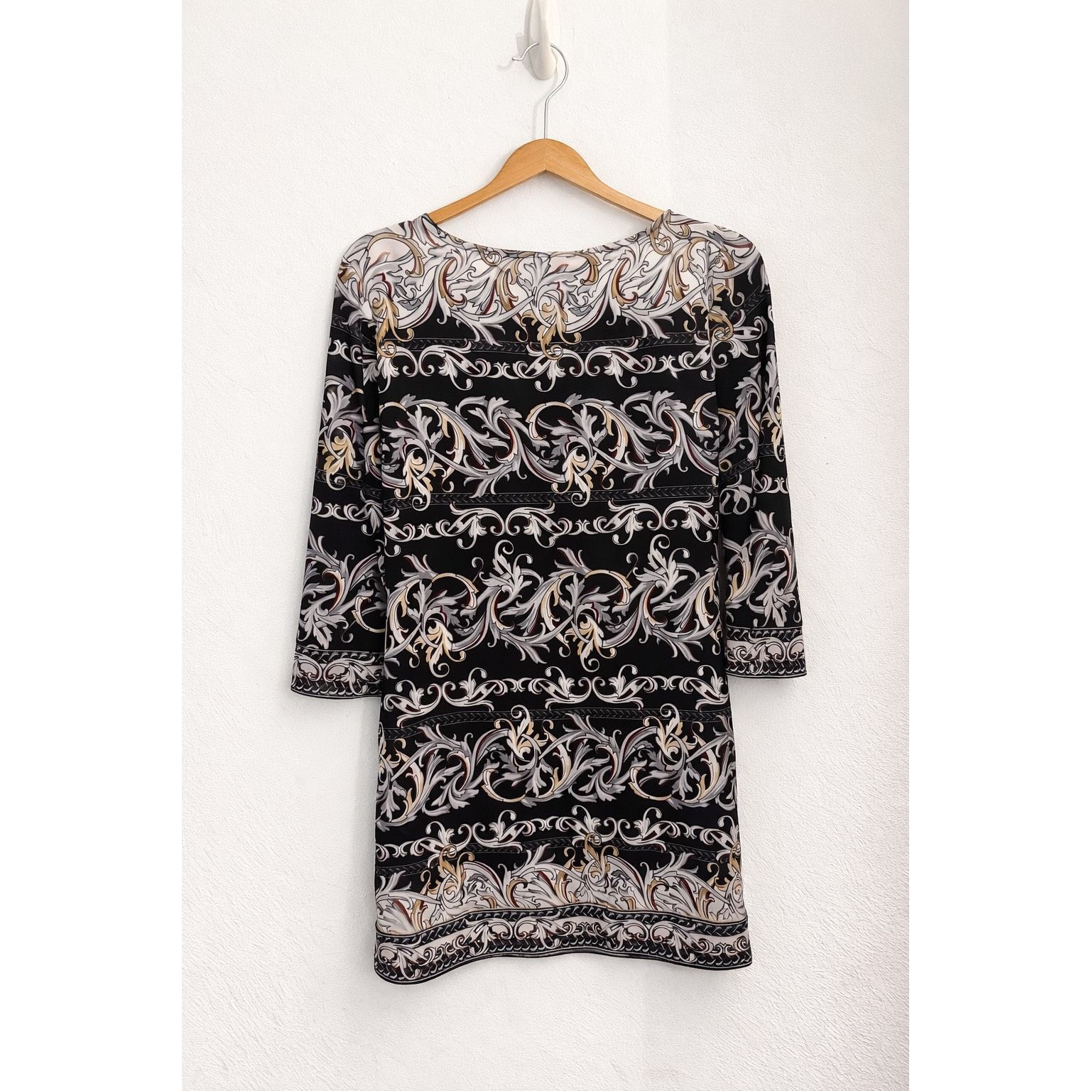 White House Black Market White House Black Market Baroque Print Shift Dress Black Stu Size S / US 4 / IT 40 - 2 Thumbnail
