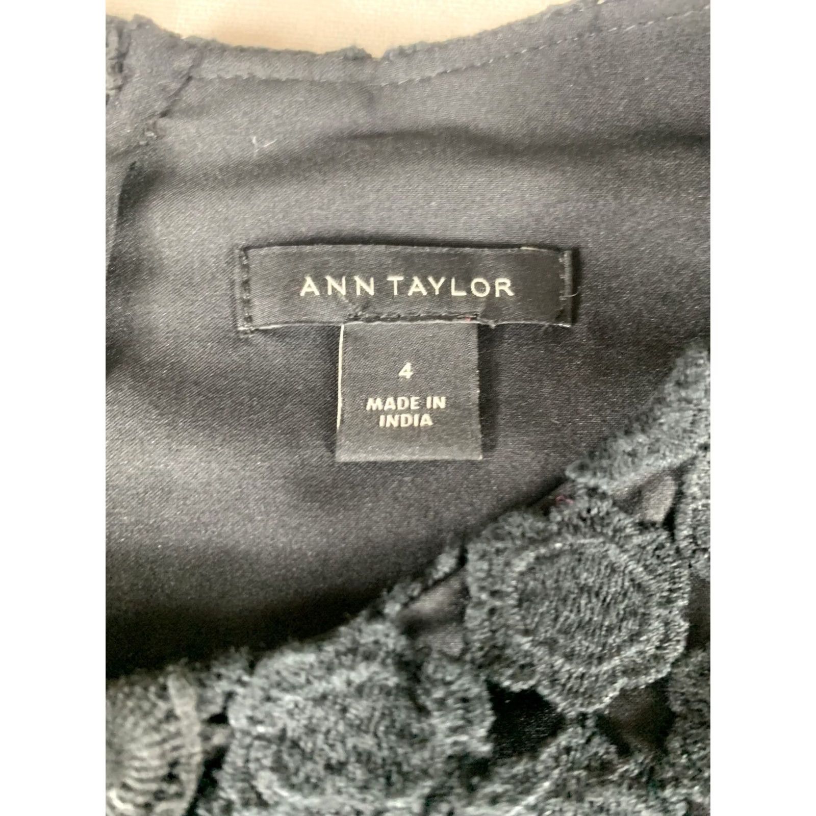 Ann Taylor ANN TAYLOR A-Line SHEATH DRESS WOMENS SIZE 4 BLACK FLORAL CROCHET Size S / US 4 / IT 40 - 5 Thumbnail