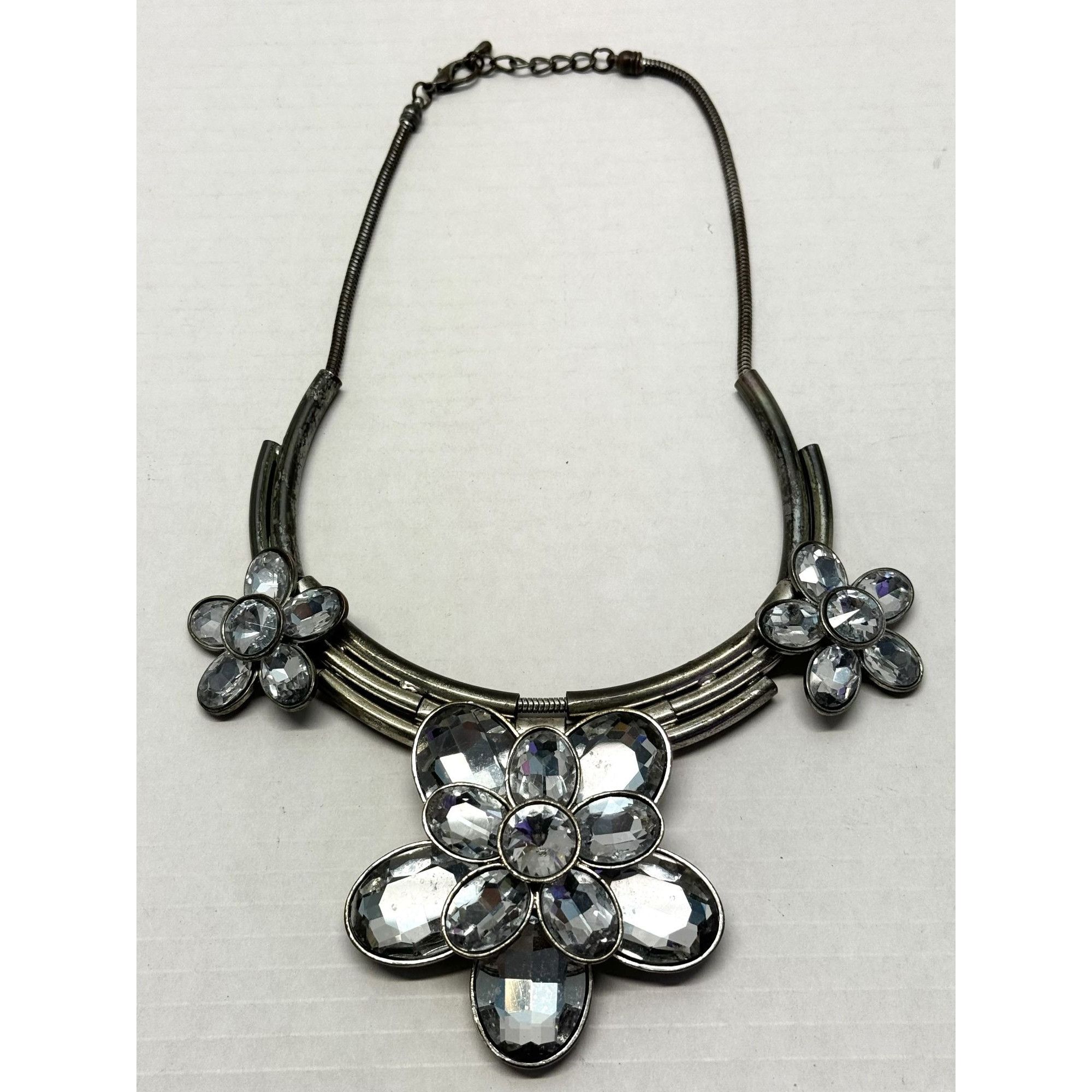 Vintage Vintage large metal rhinestone flower collar necklace Size ONE SIZE - 1 Thumbnail
