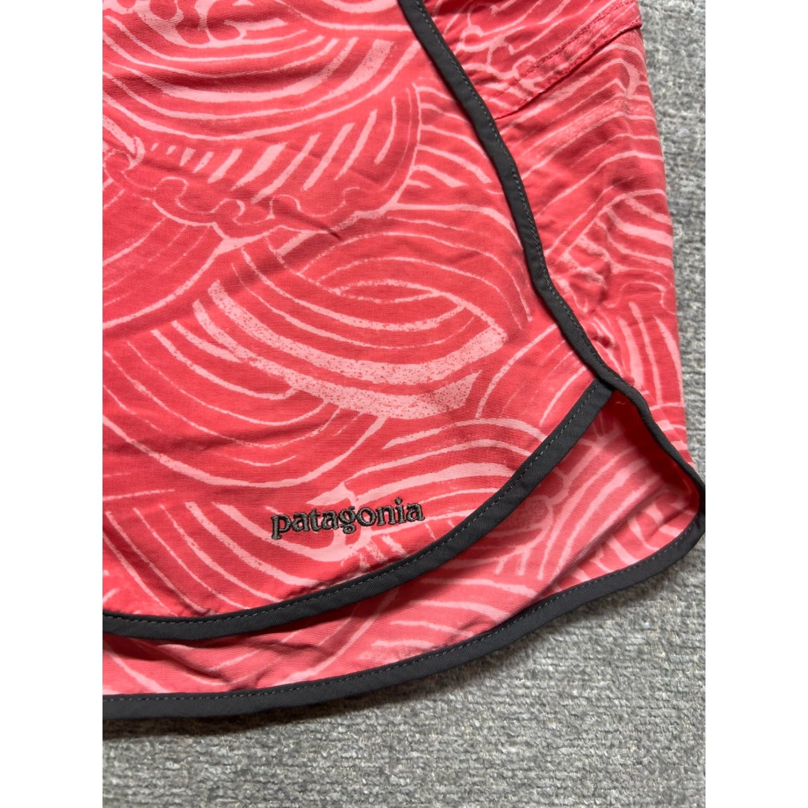Patagonia Patagonia Womens Shorts 8 Red Nylon Casual Shorts Outdoor Everyday Belted Chino 5in Inseam Regular Womens Size 30" / US 8 / IT 44 - 2 Thumbnail