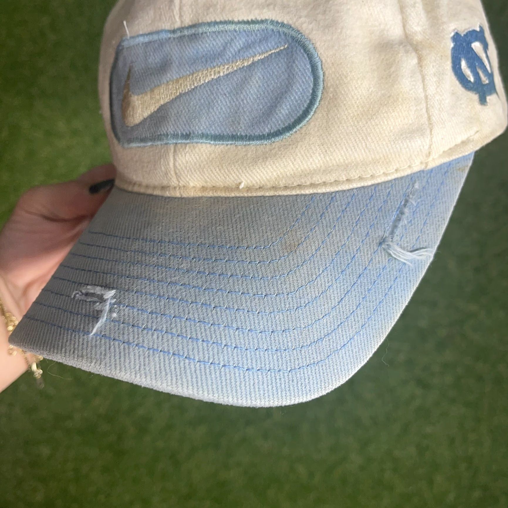 Nike VINTAGE Nike Tar Heels Baseball Cap Adjustable White Distressed 90s Sportswear Mens Size ONE SIZE - 6 Thumbnail