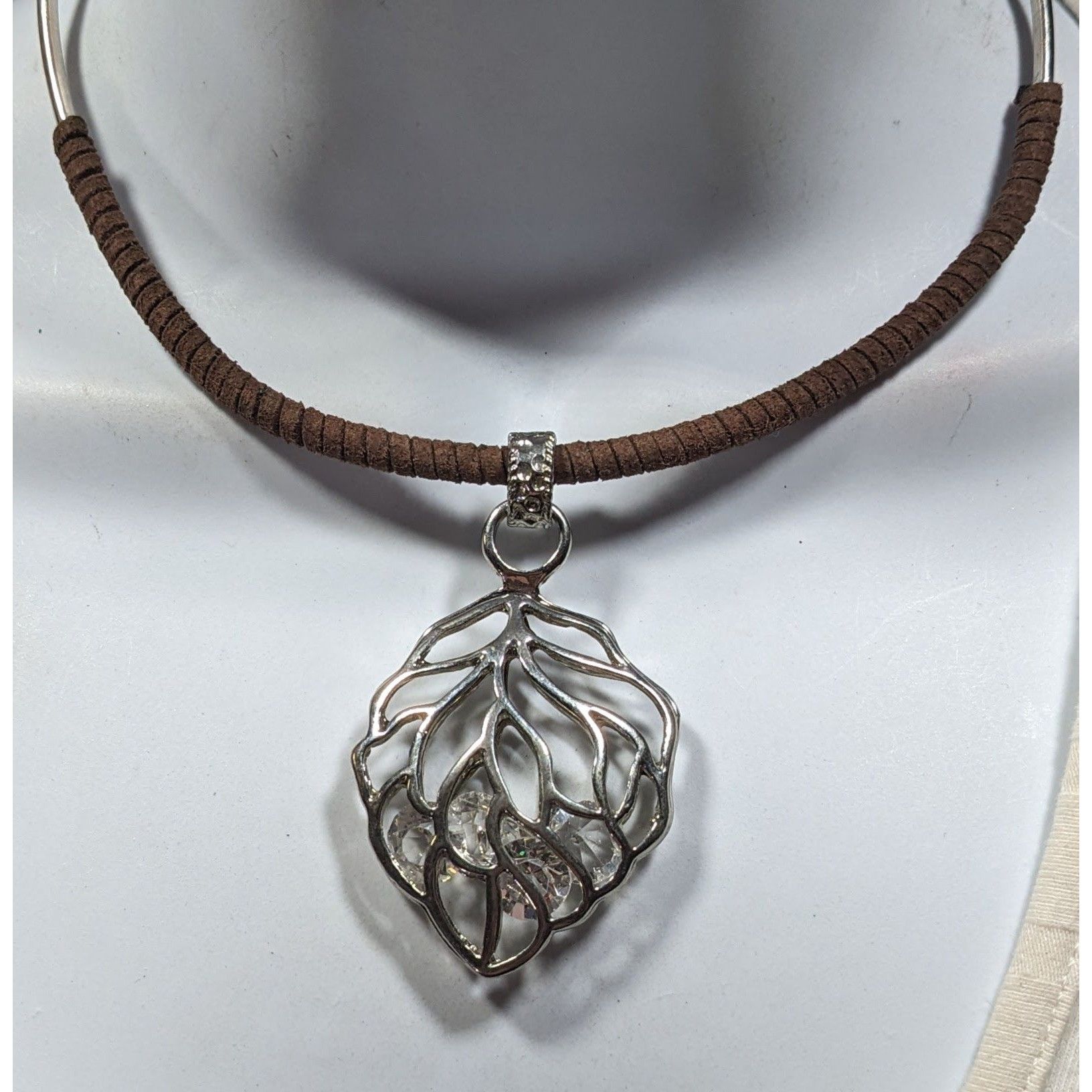 Other C1946 Caged Crystal Pendant Collar Necklace With Silver Tone Size ONE SIZE - 2 Thumbnail