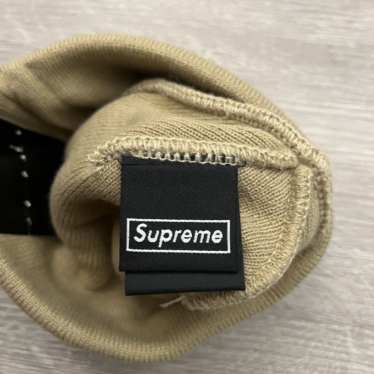 New Era × Supreme Supreme New Era Box Logo Beanie FW23 Sand Size ONE SIZE - 9 Thumbnail