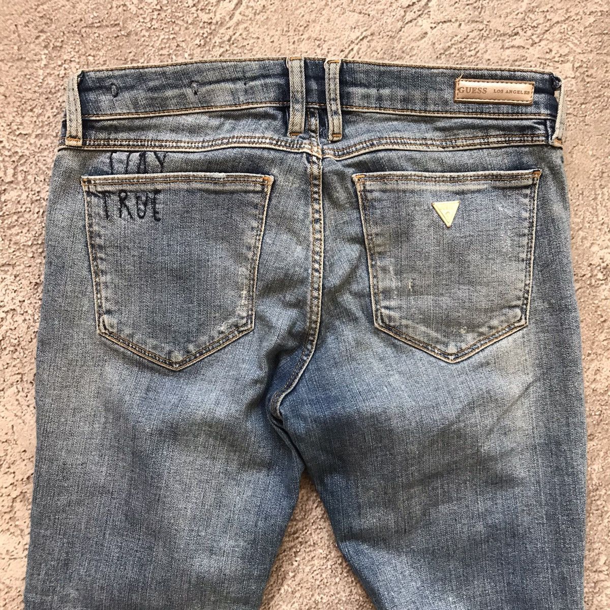 Vintage Vintage Guess Distressed Baggy Jeans Japan 90s Grunge 27 Size 27" / US 4 / IT 40 - 8 Thumbnail