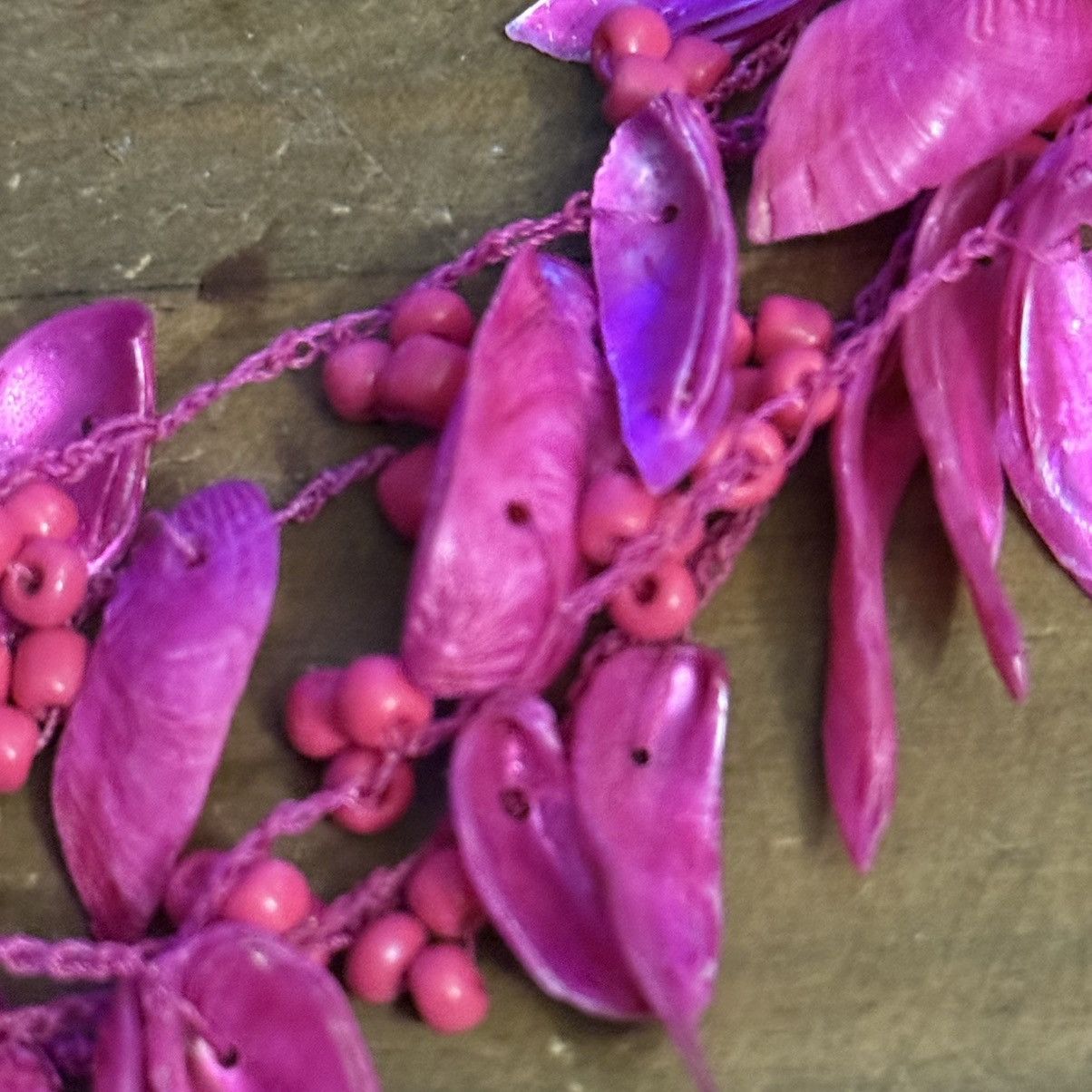 Other Hot pink multi strand dyed shell chip necklace Size ONE SIZE - 4 Thumbnail