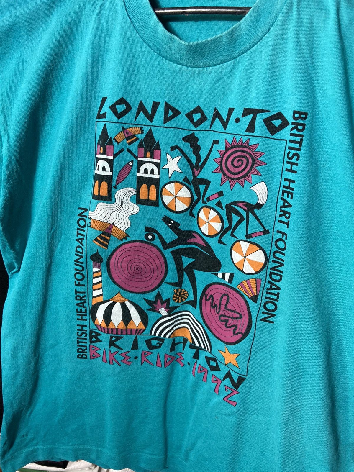Vintage SCREEN STARS VINTAGE 1992 FADED AZTEC STYLE LONDON RIDE Size US L / EU 52-54 / 3 - 2 Thumbnail