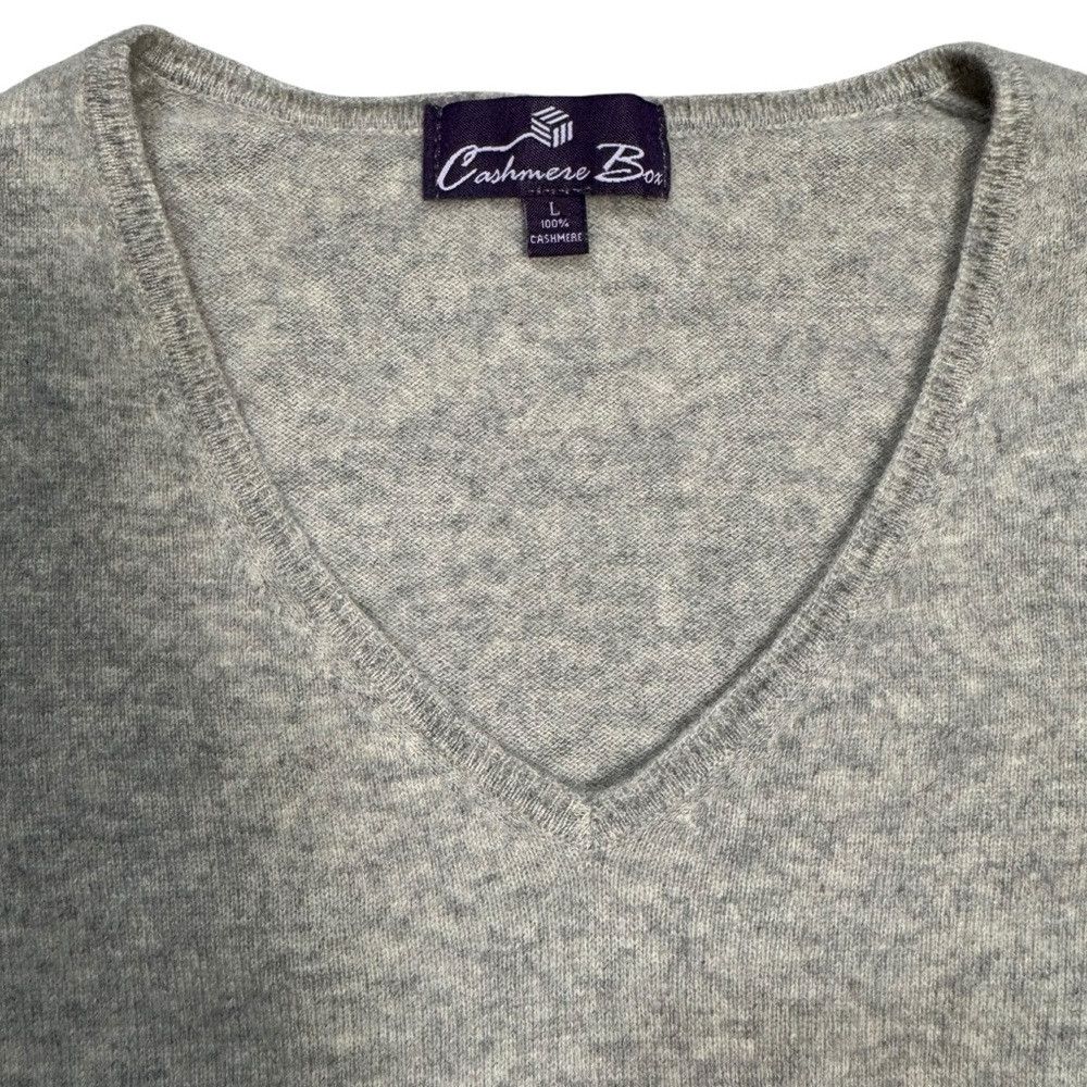 Other Cashmere Box 100% Cashmere Light Grey V-Neck Sweater Size L Size L / US 10 / IT 46 - 9 Thumbnail