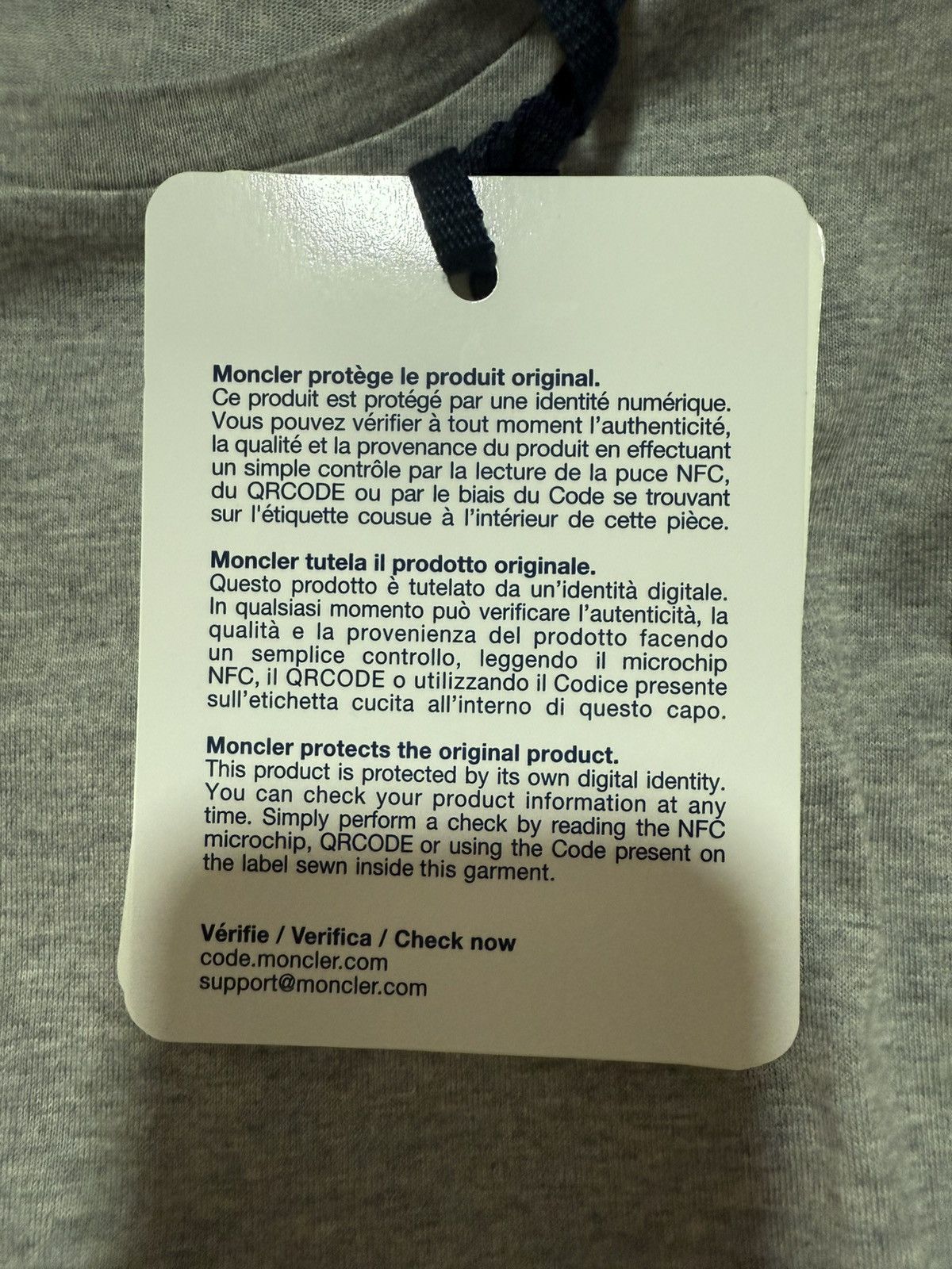 Moncler Brand new Moncler grey logo tshirt size small Size S / US 4 / IT 40 - 13 Thumbnail