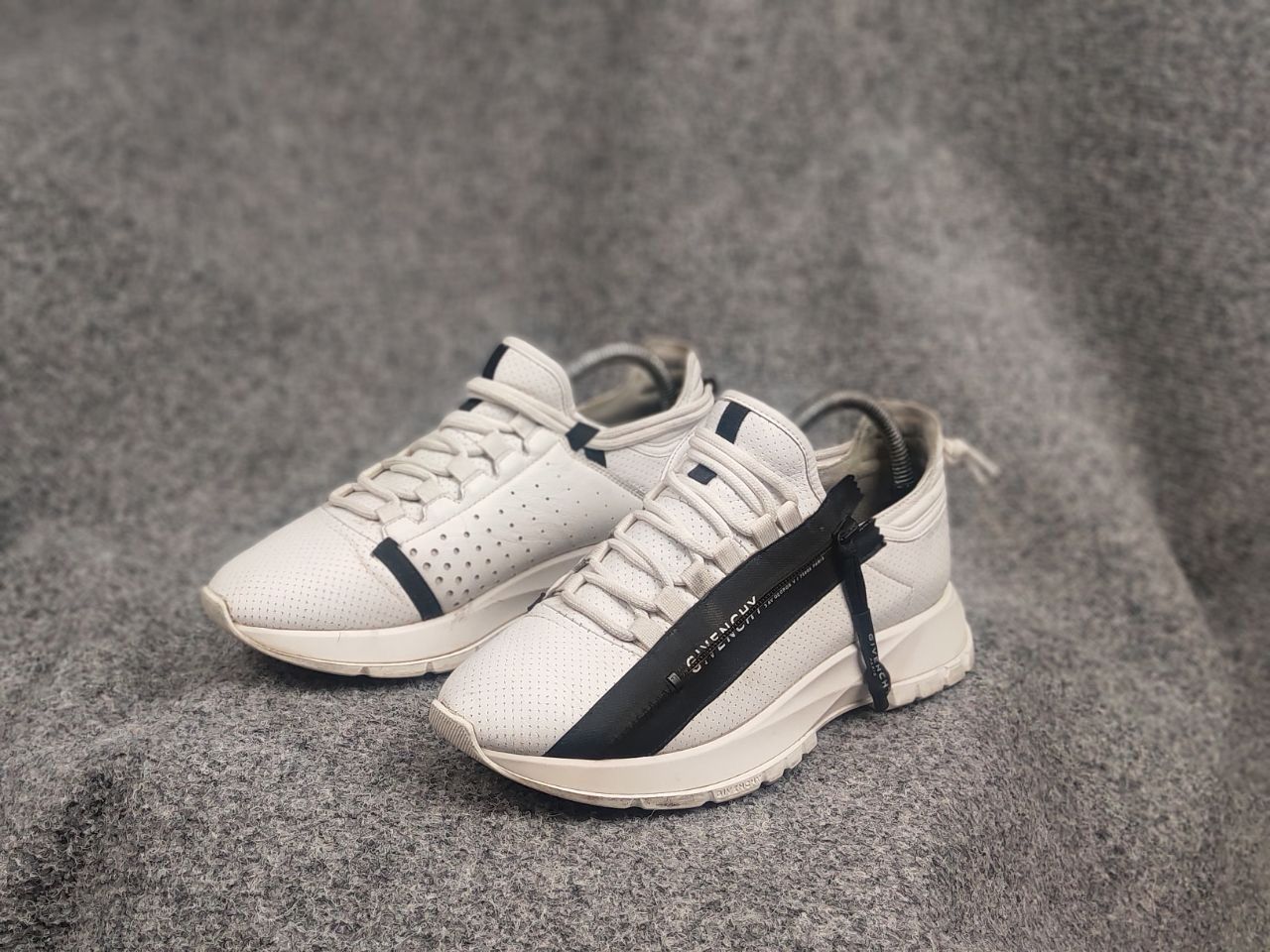 Givenchy Givenchy spectre runner sneakers leather Logo Zip Shoes Size US 8.5 / IT 38.5 - 7 Thumbnail