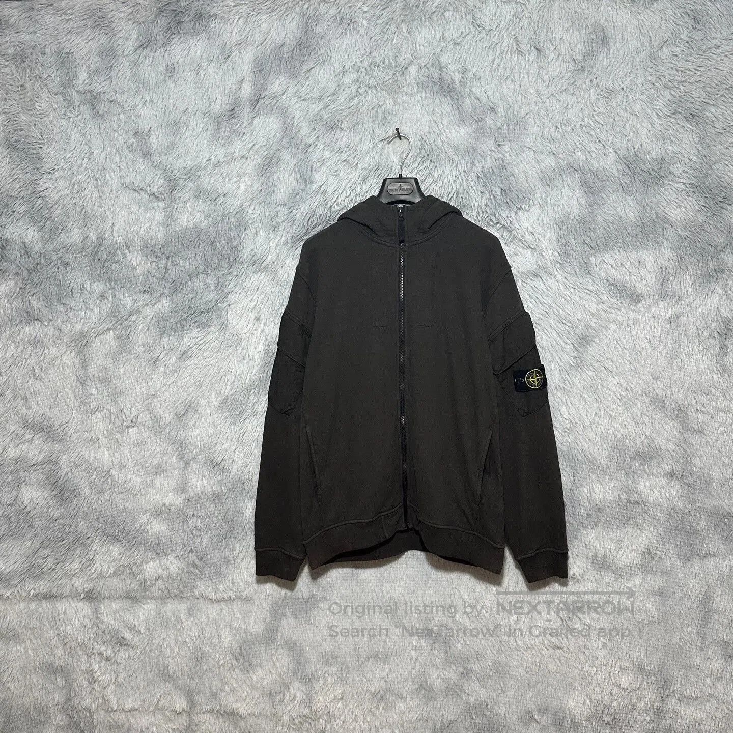 Stone Island stone island zip-up hoodie in deep brown. Size US XL / EU 56 / 4 - 1 Thumbnail