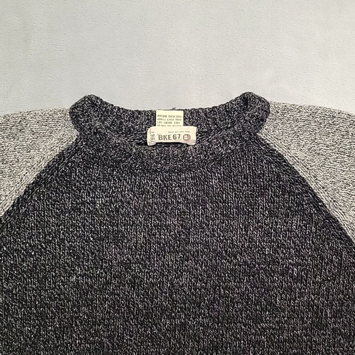 Vintage VINTAGE Buckle Sweater Men 2XL Gray Wool Silk Blend Crewneck Pullover Casual Knitted Knit Solid Long Sleeve Mens Size US XXL / EU 58 / 5 - 2 Thumbnail