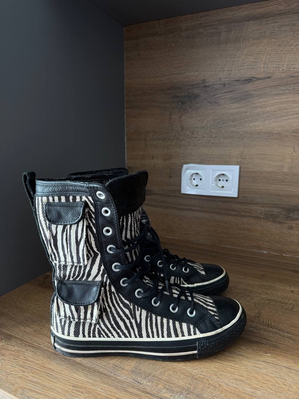 Converse Zebra Print Hi Top Converse Pocket Y2K Size US 6 / EU 39 - 1 Thumbnail