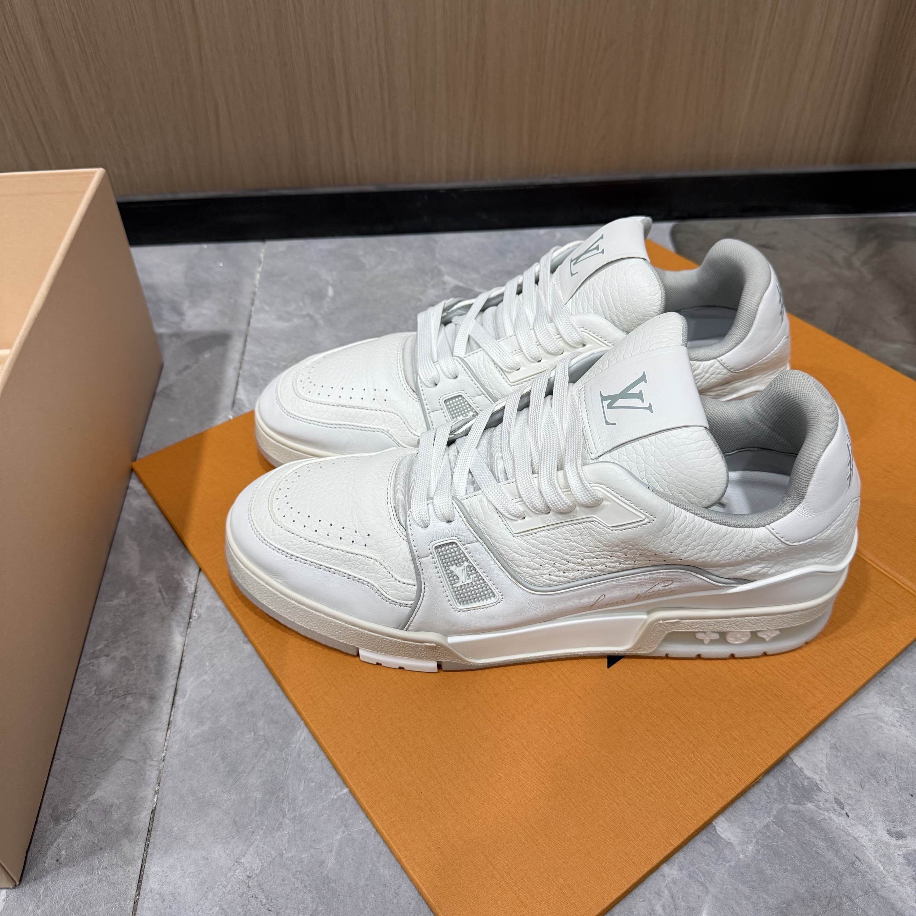 Louis Vuitton Louis Vuitton Trainer Low-Top Sneakers Size 10 Size US 10 / EU 43 - 1 Thumbnail