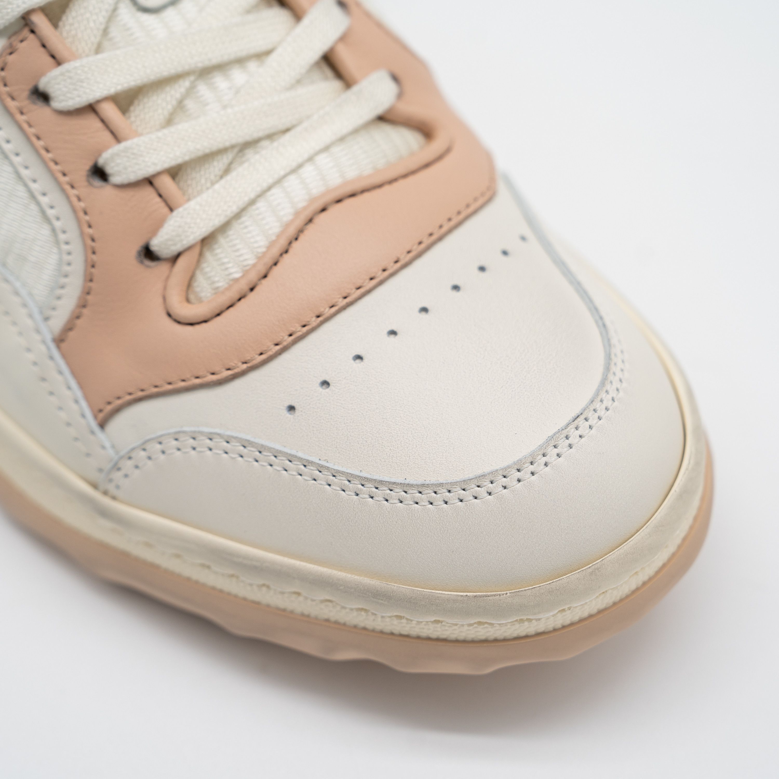 Gucci Gucci MAC80 White Pink GG Distressed Sneakers Size US 8.5 / IT 38.5 - 7 Thumbnail