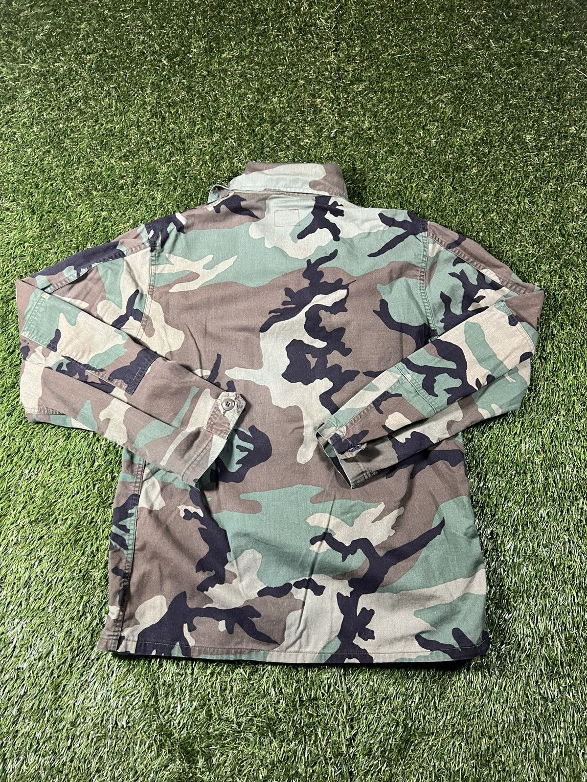 Vintage Vintage 90s Faded Army Camo Military Fall Button Up Jacket Size US M / EU 48-50 / 2 - 4 Thumbnail