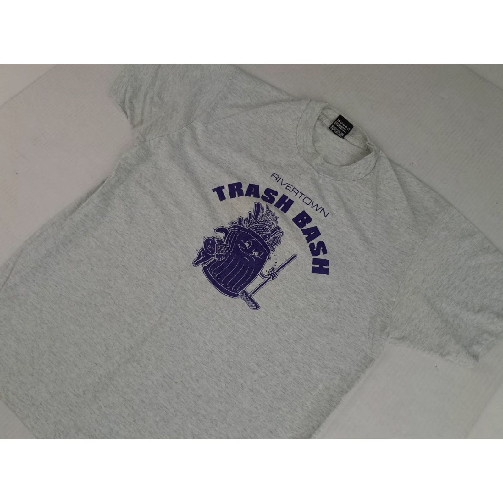 Fruit Of The Loom VINTAGE Detroit's Rivertown 90s Trash Bash Single Stitch Lg TShirt Screen Stars Shirt Mensの? Size US L / EU 52-54 / 3 - 4 Thumbnail