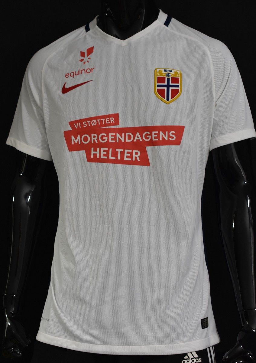 Nike 2018-2020 Nike NORWAY Away Shirt player Issue SIZE L Size US L / EU 52-54 / 3 - 1 Thumbnail