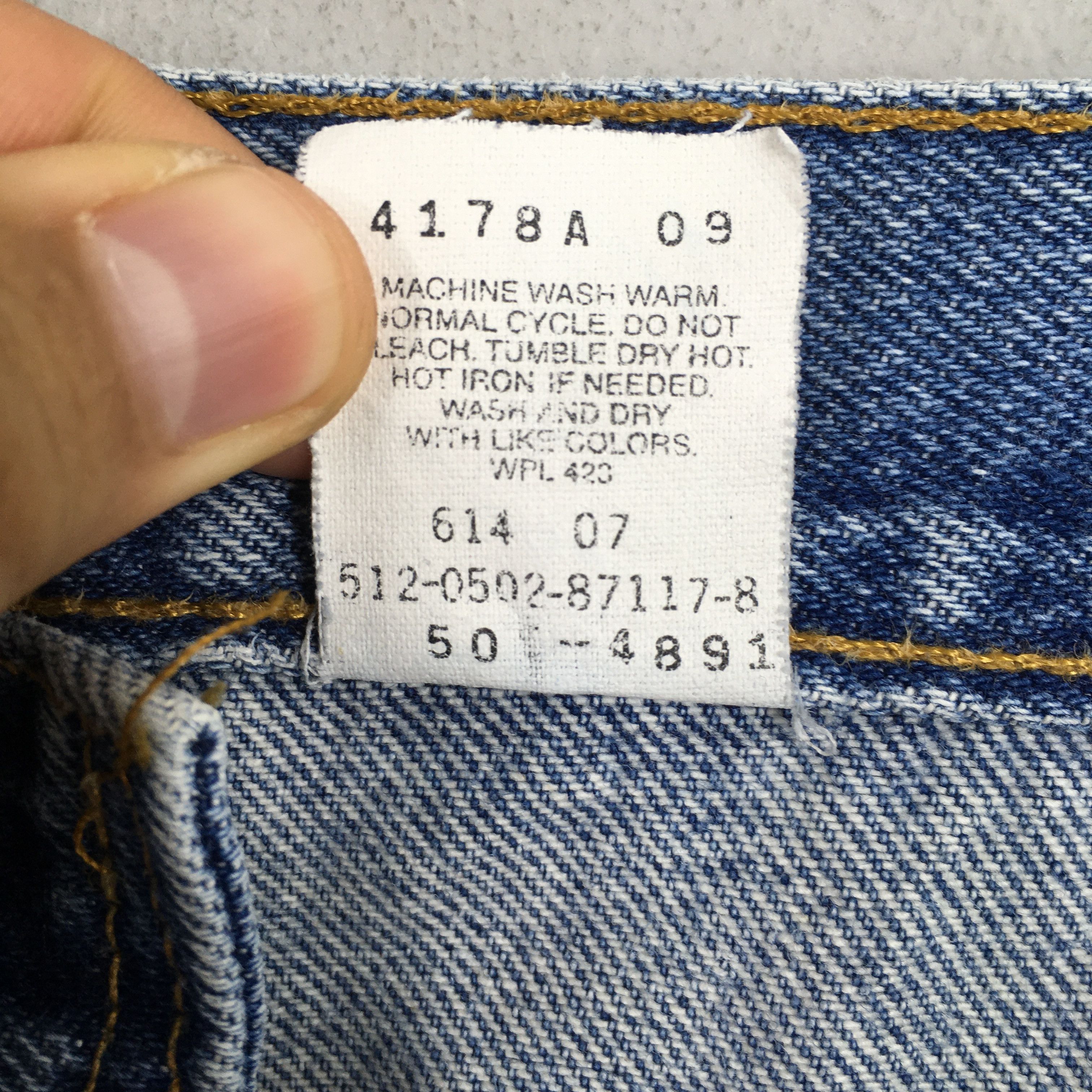 Levi's Size 33x30 Vintage Levi's 505 Light Wash Zipper Jeans S272 Size US 33 - 9 Thumbnail