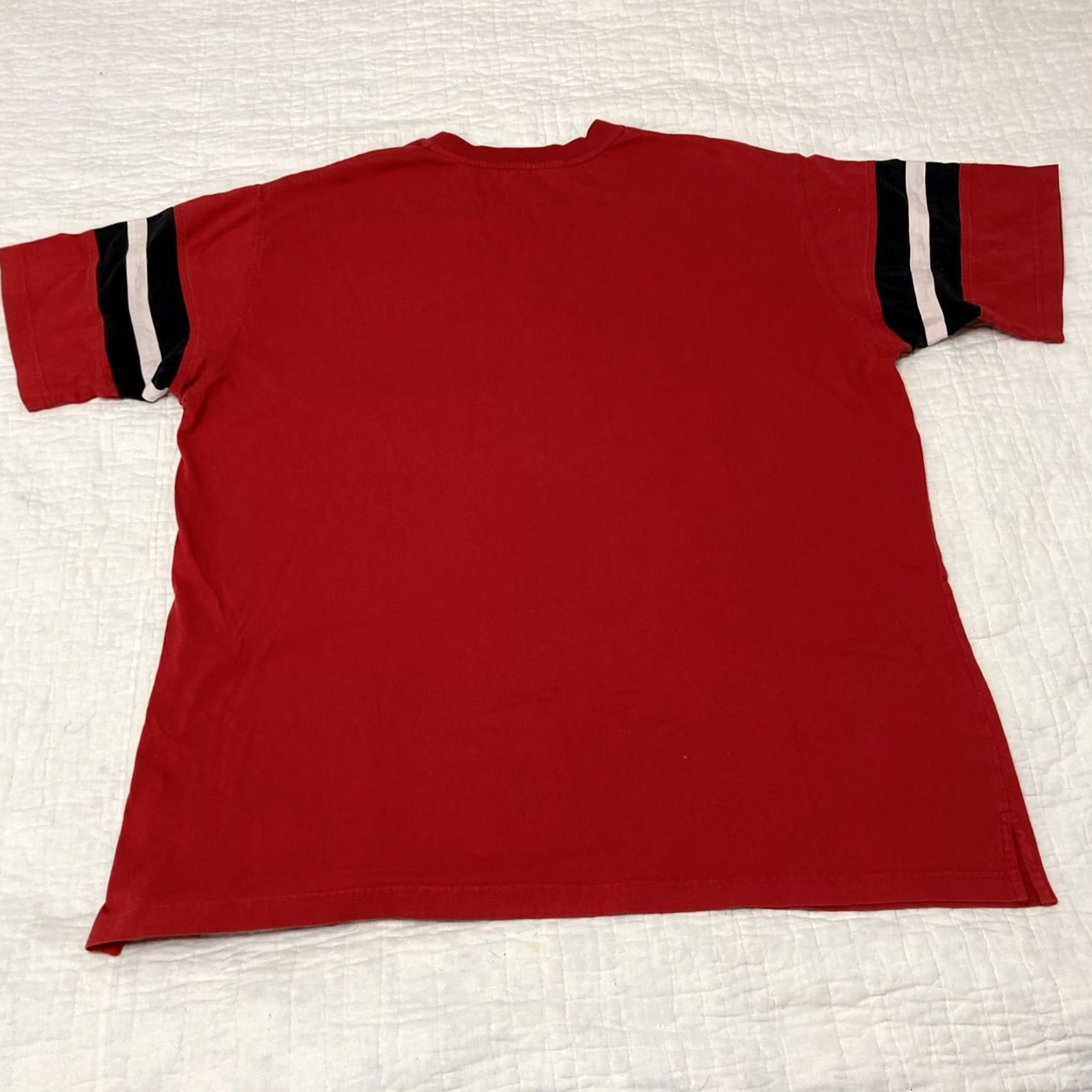 Nike VINTAGE Nike T-Shirt Red Striped Sleeves V-Neck XL Men’s 00’s Y2K Red Mens XL Shirt Size US XL / EU 56 / 4 - 5 Thumbnail