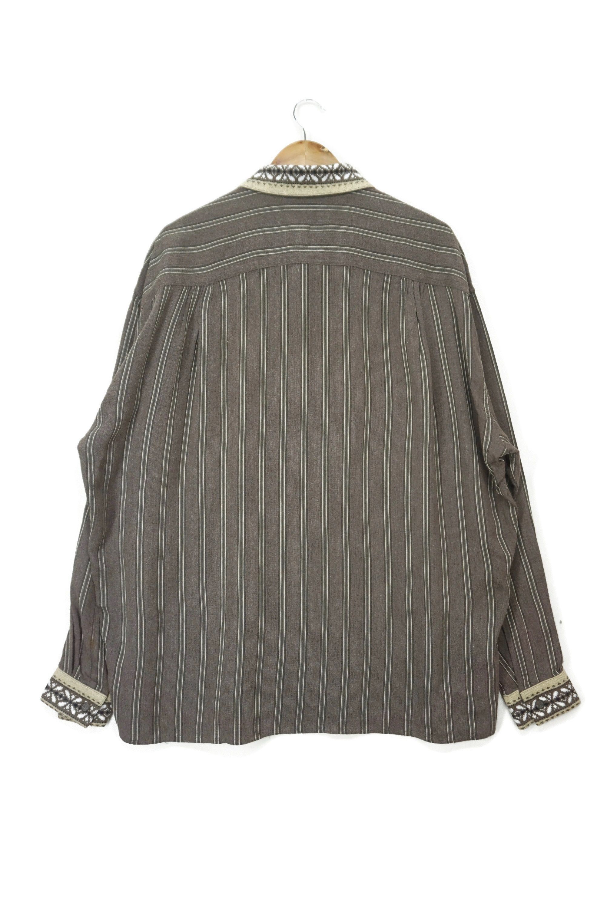 Byblos Aztec Trim Collar Stripe Button Down Size 48 Shirt Size US L / EU 52-54 / 3 - 2 Thumbnail