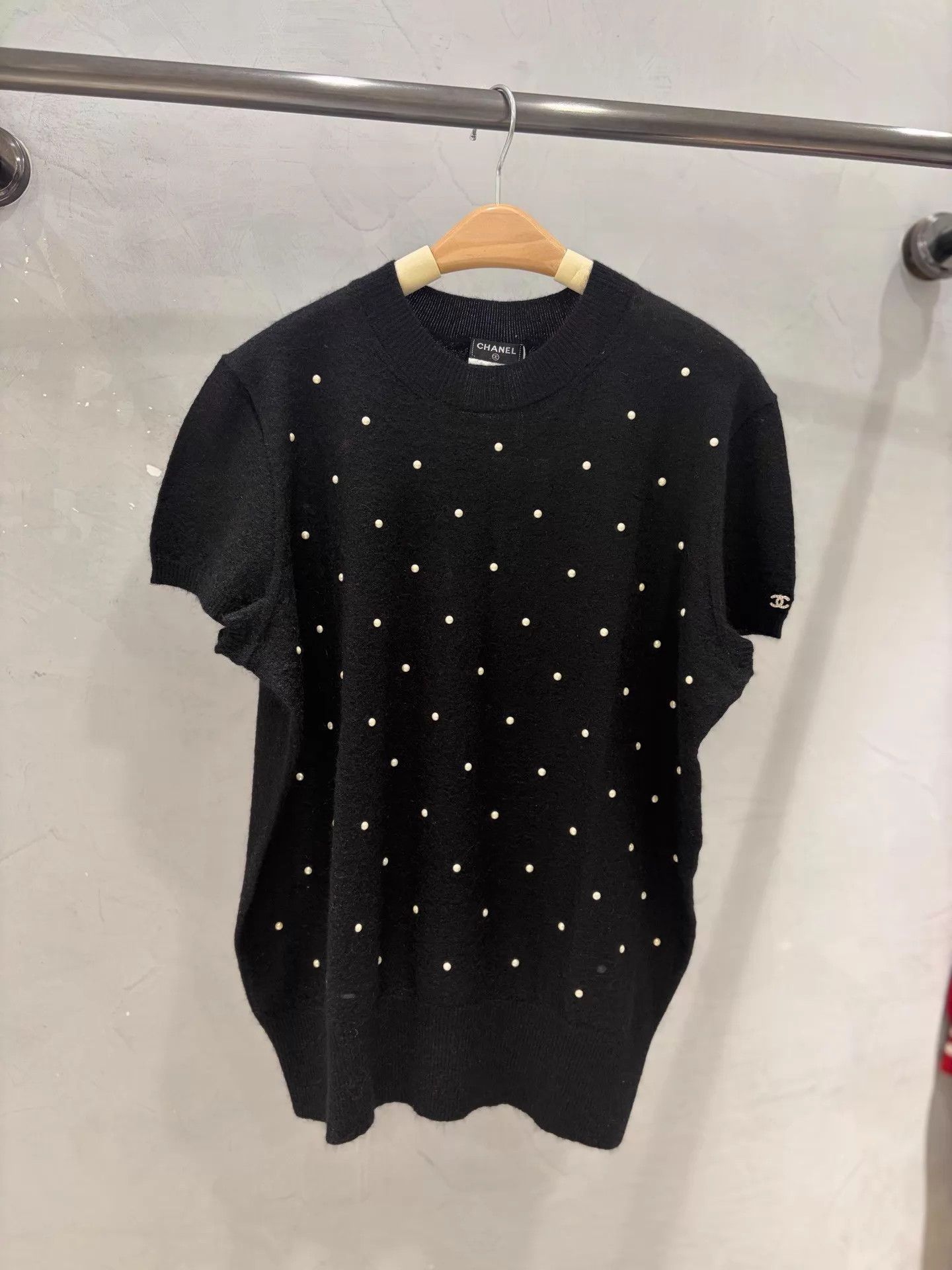 Chanel Chanel Black Wool Pearl-embellished Knit Short-Sleeve 44 Size L / US 10 / IT 46 - 1 Thumbnail