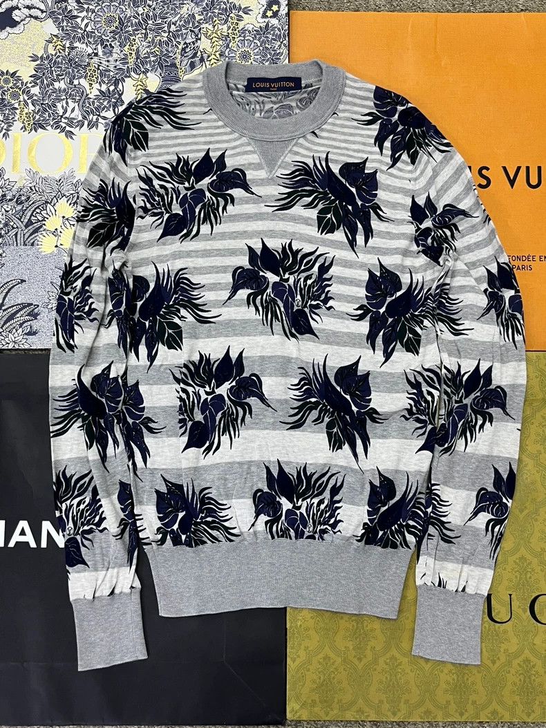 Louis Vuitton Louis Vuitton Off-white striped printed knit sweater Size US S / EU 44-46 / 1 - 1 Thumbnail