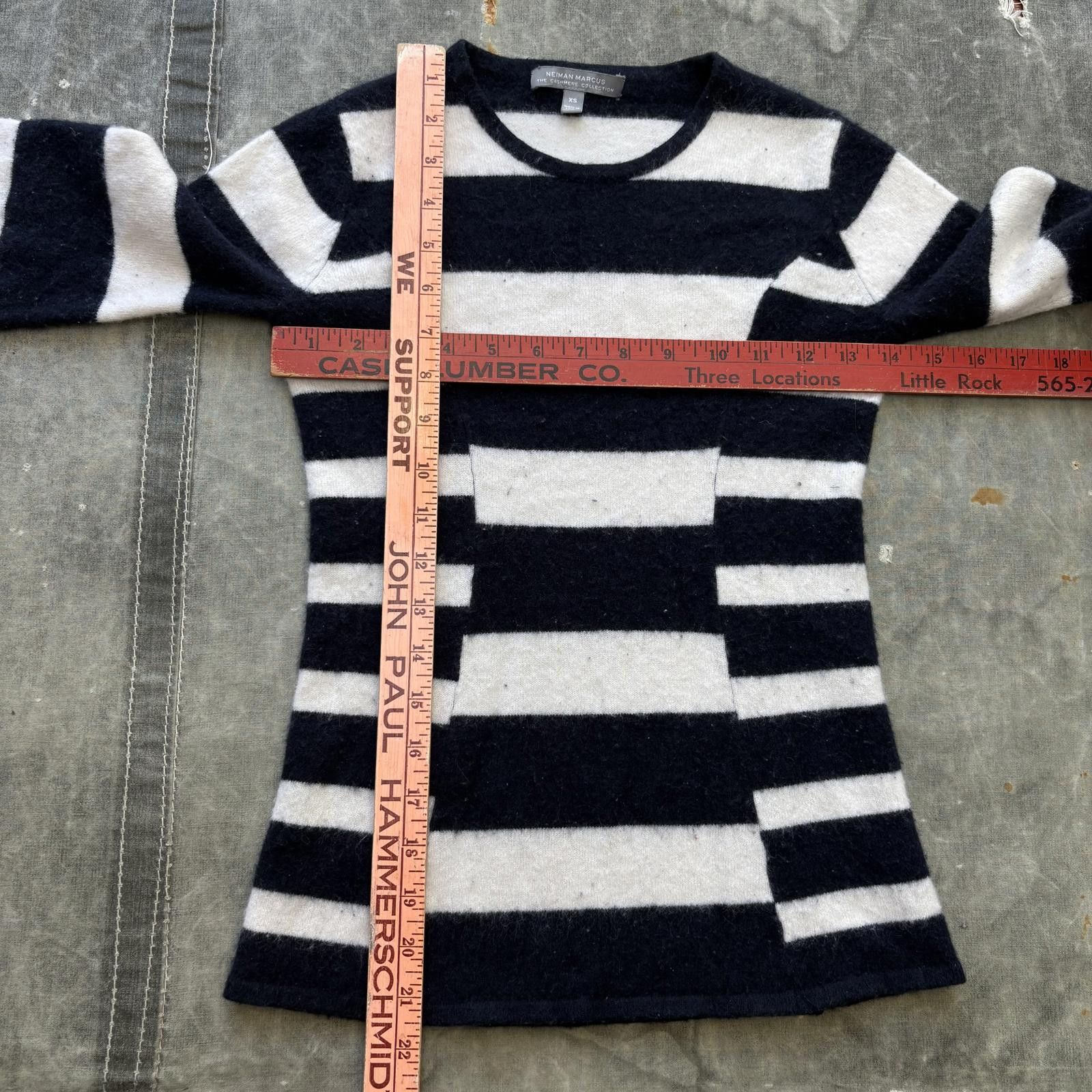 Neiman Marcus Neiman Marcus 100% Cashmere Striped Balloon Sleeve Sweater Size XS / US 0-2 / IT 36-38 - 4 Thumbnail