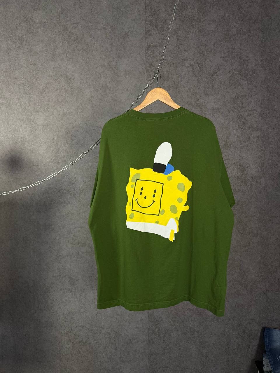 Uniqlo Uniqlo x Sponge Bob overprinted designer tee Size US XL / EU 56 / 4 - 2 Thumbnail